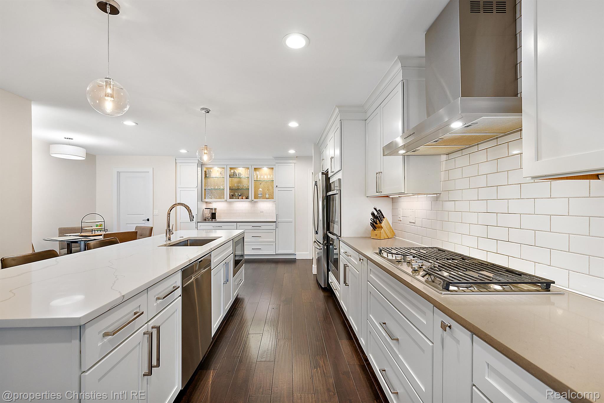 5106 WOODLANDS Trail