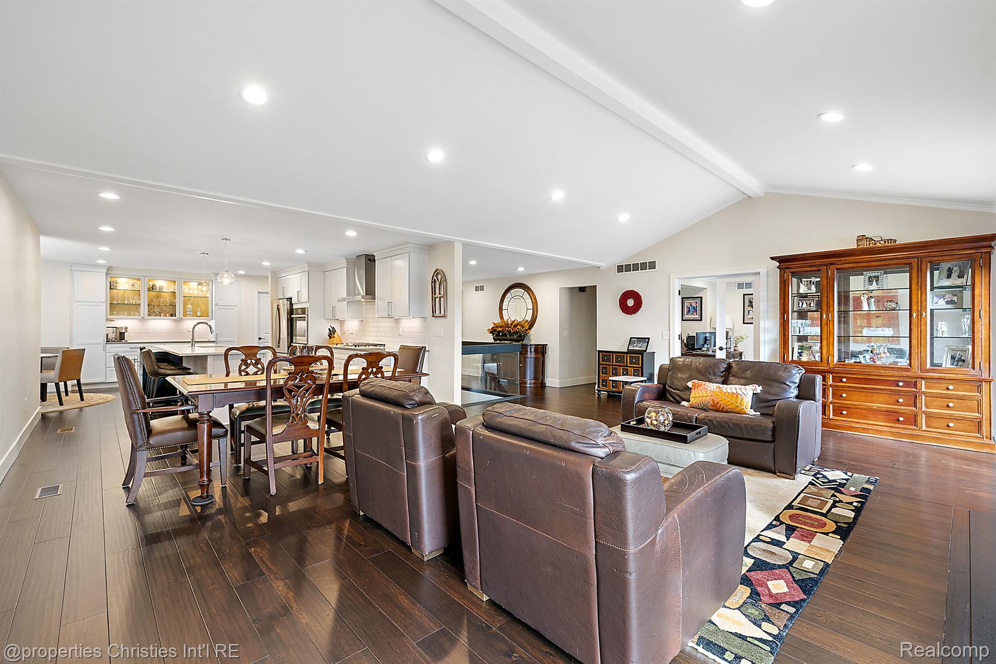 5106 WOODLANDS Trail