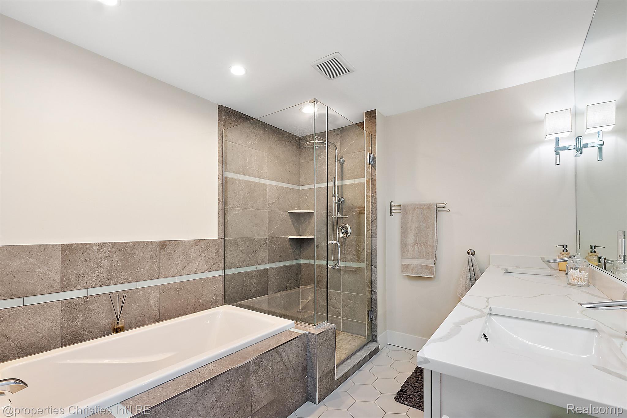 5106 WOODLANDS Trail