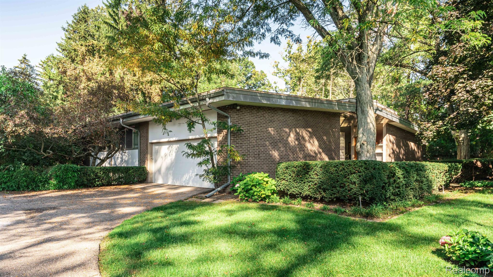 1105 CHARRINGTON Road