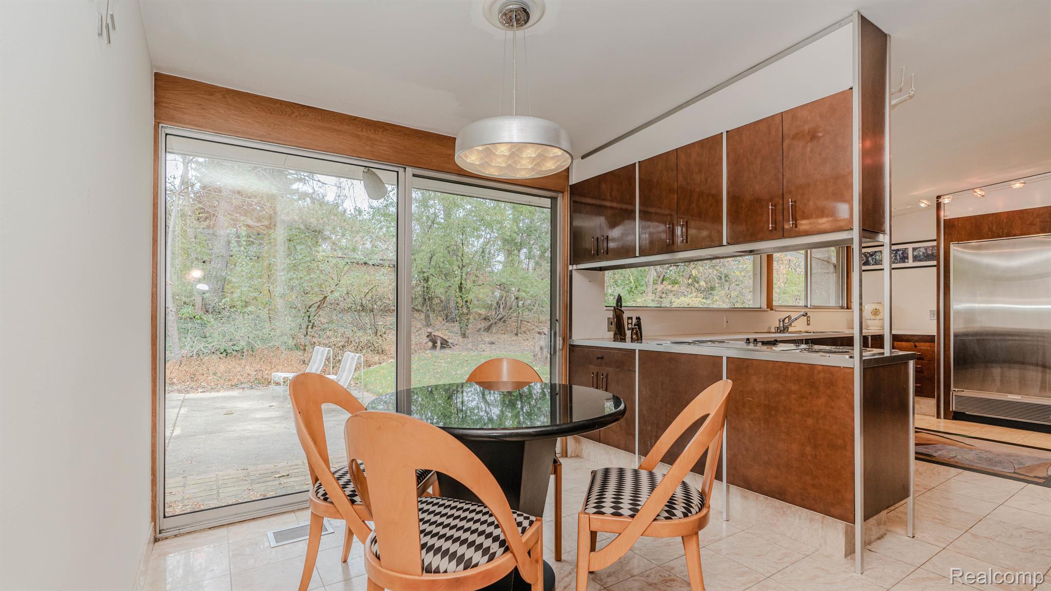 1105 CHARRINGTON Road