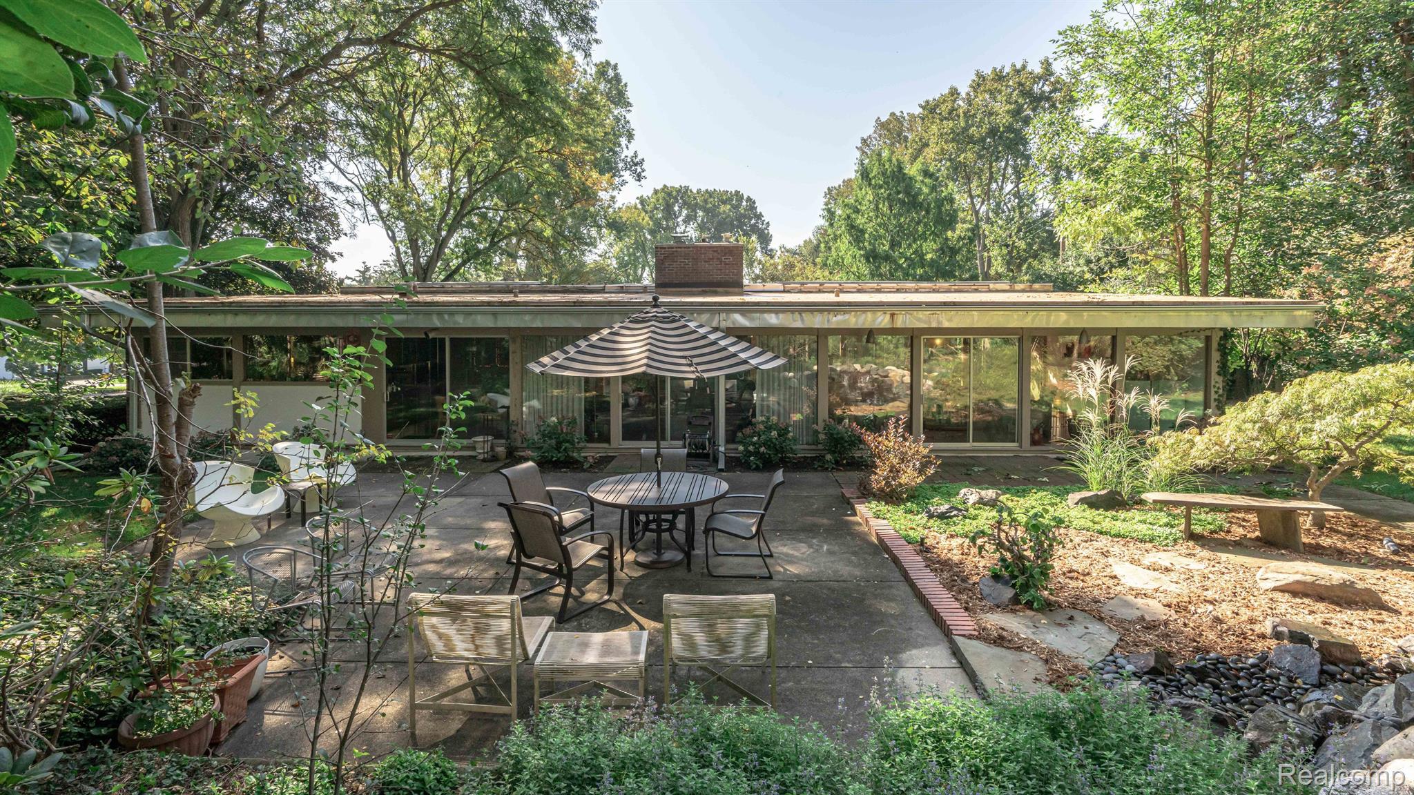 1105 CHARRINGTON Road