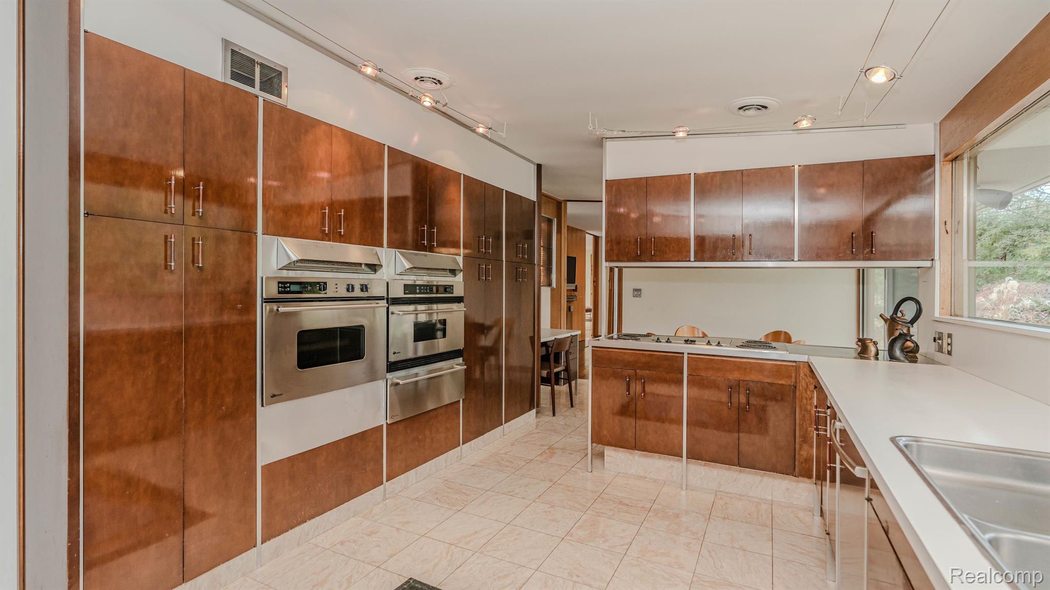1105 CHARRINGTON Road