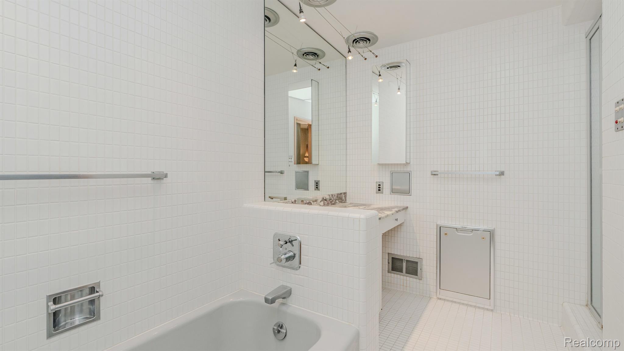 1105 CHARRINGTON Road
