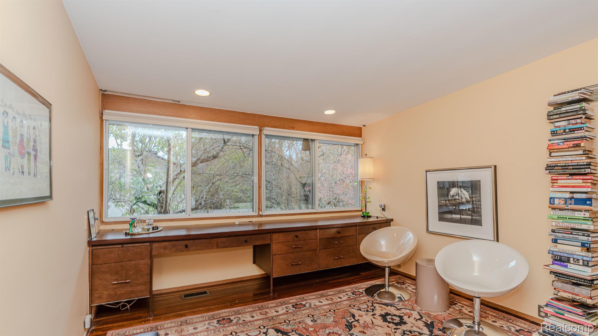 1105 CHARRINGTON Road