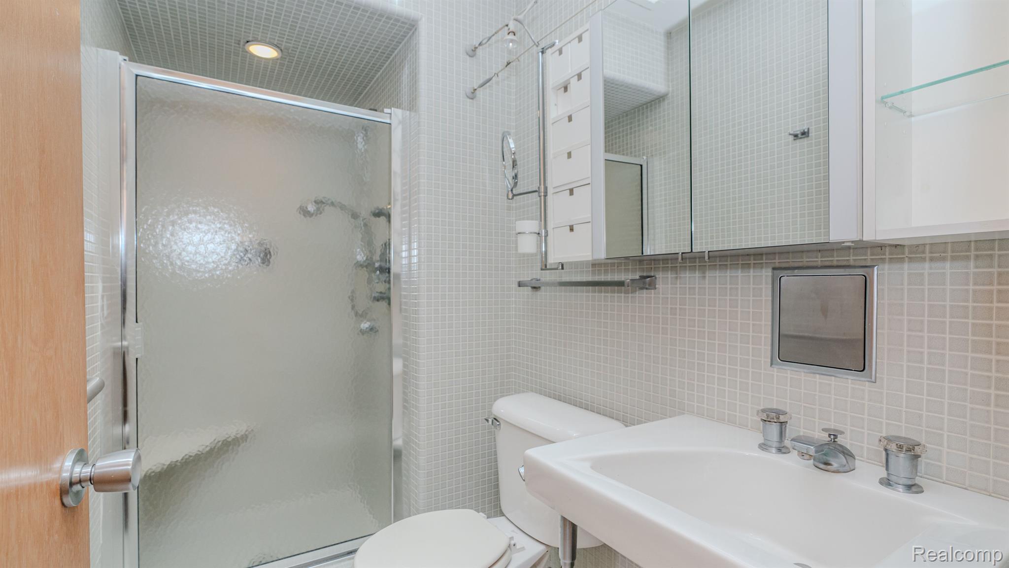 1105 CHARRINGTON Road