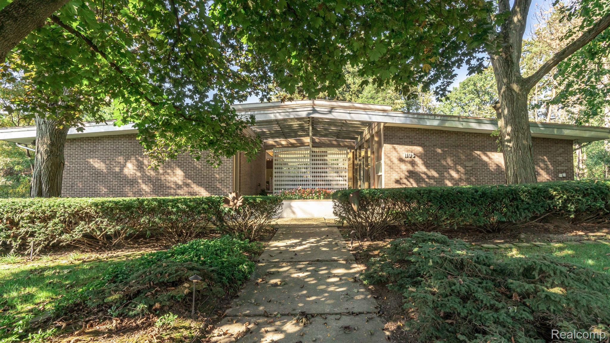 1105 CHARRINGTON Road