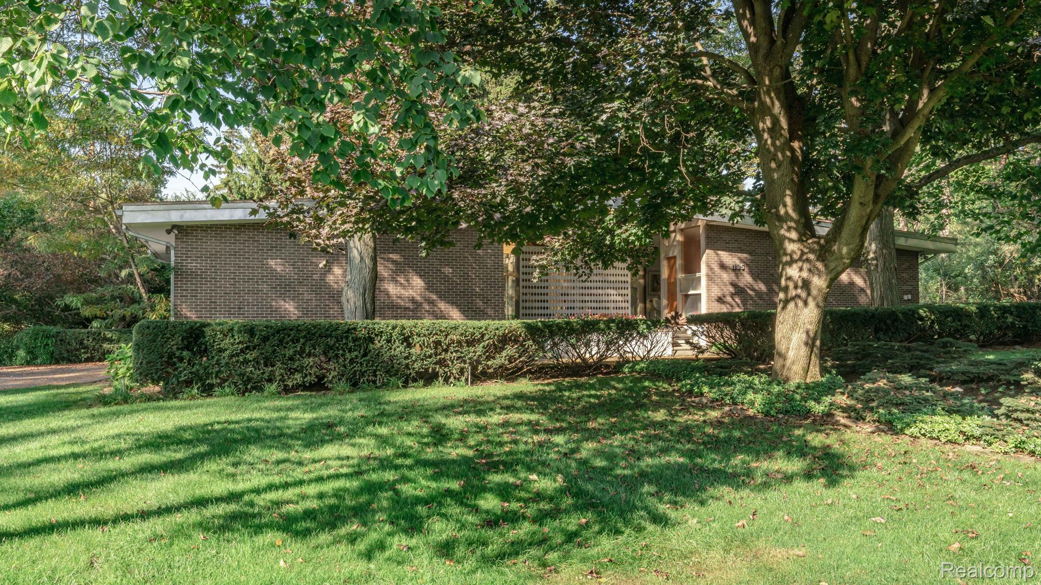 1105 CHARRINGTON Road