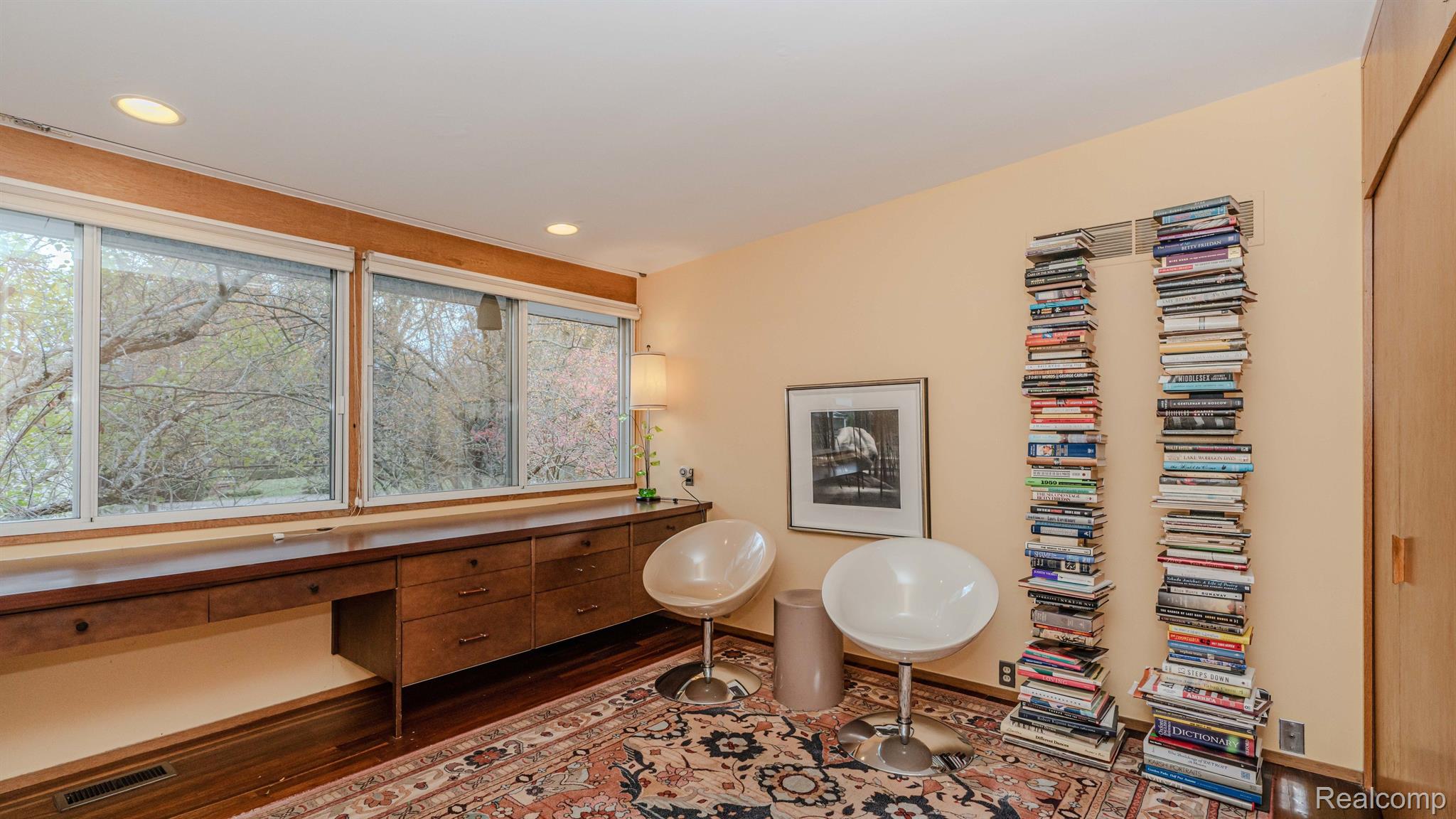 1105 CHARRINGTON Road