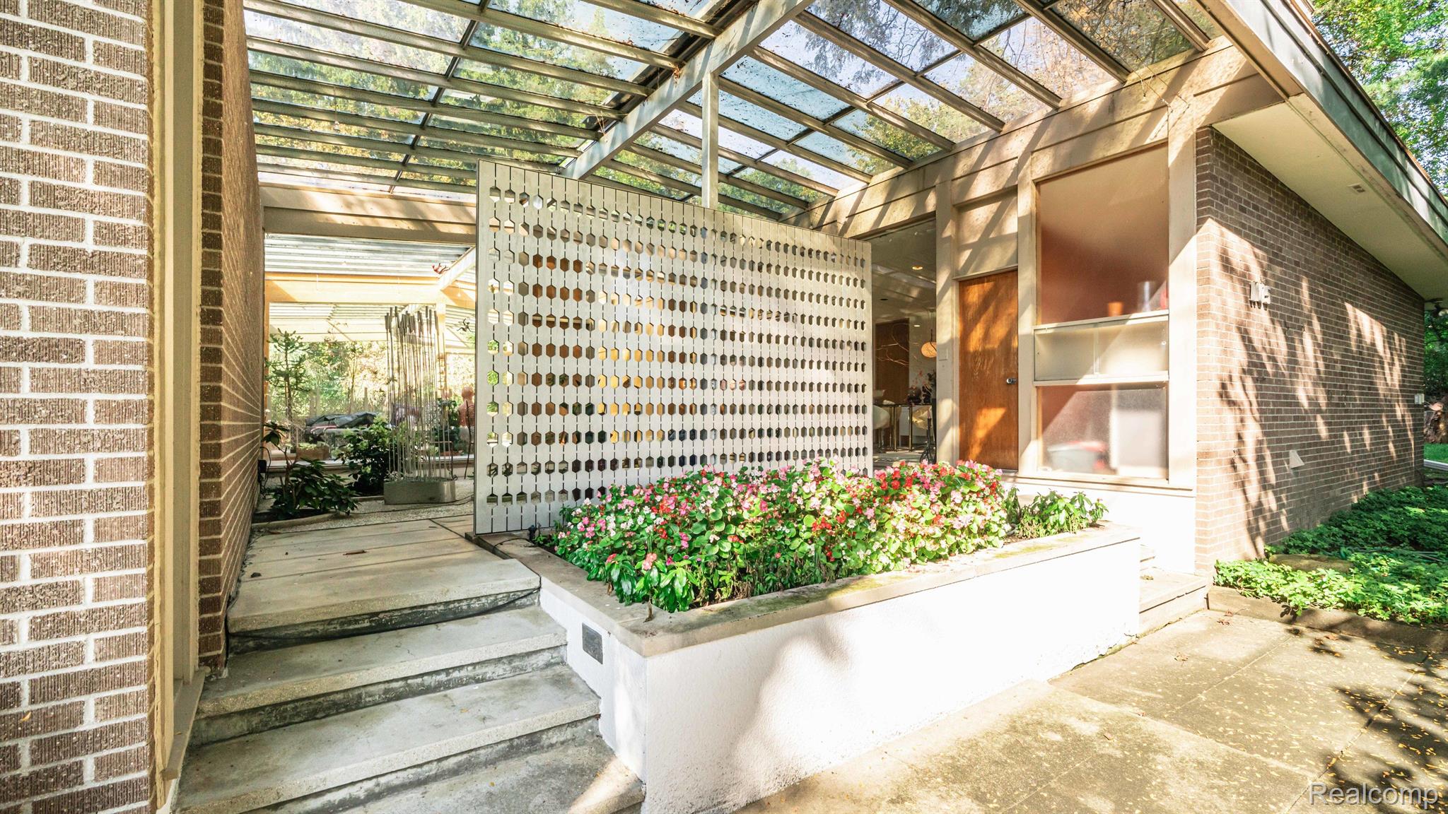 1105 CHARRINGTON Road