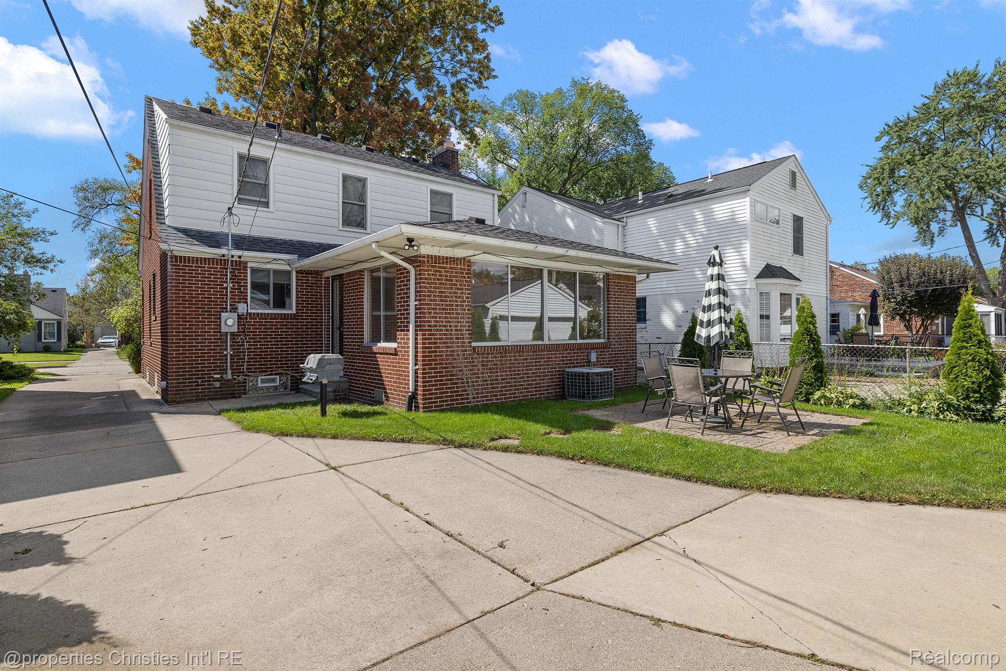 2000 LOCHMOOR Boulevard