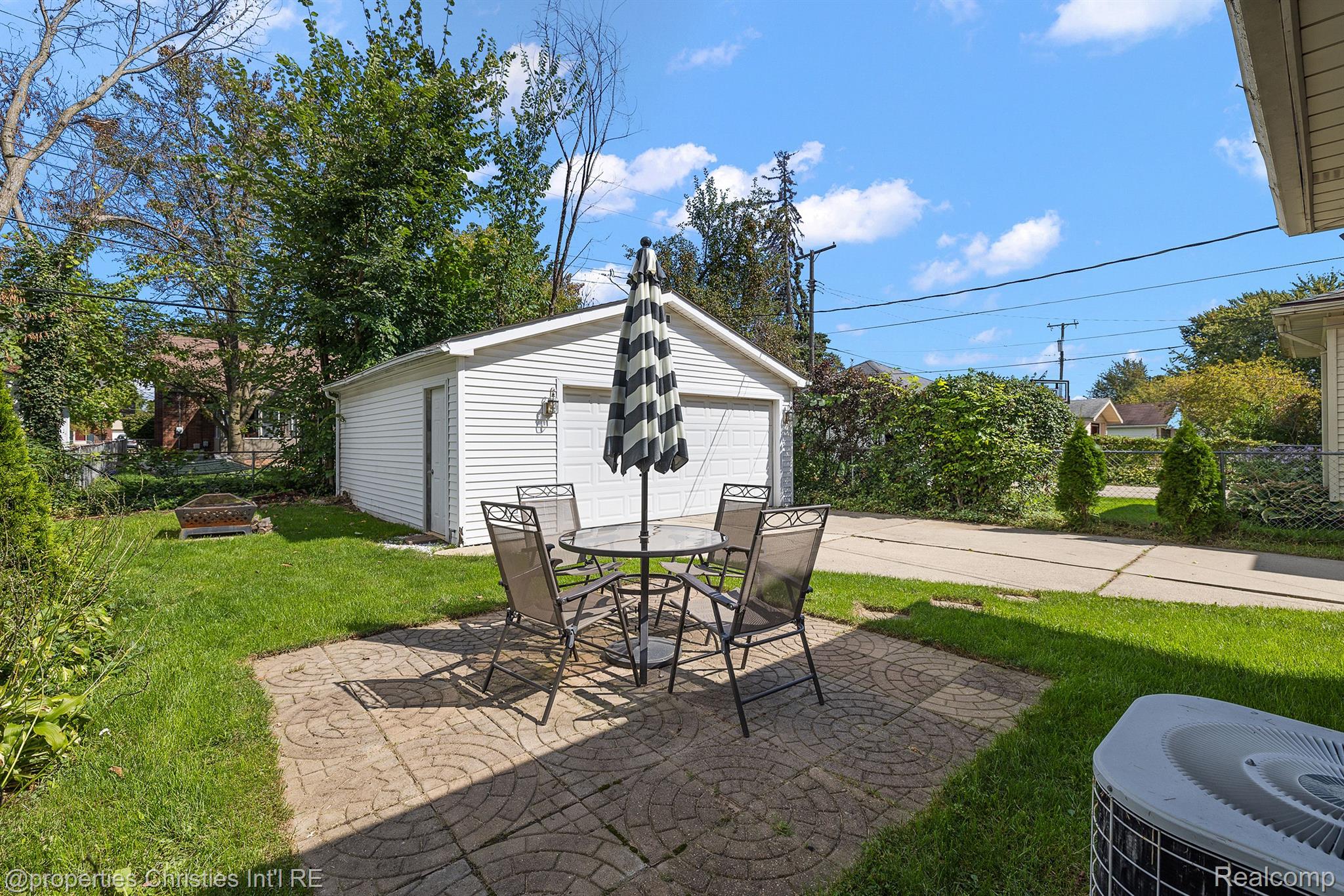 2000 LOCHMOOR Boulevard