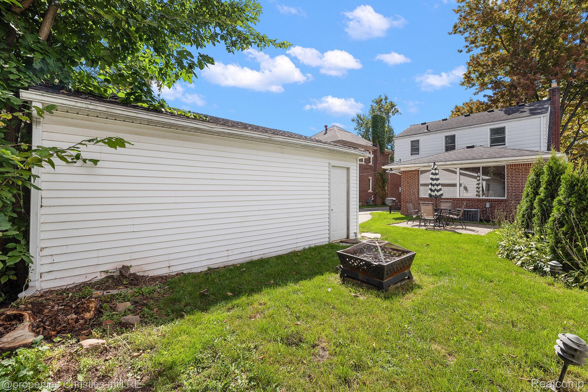 2000 LOCHMOOR Boulevard