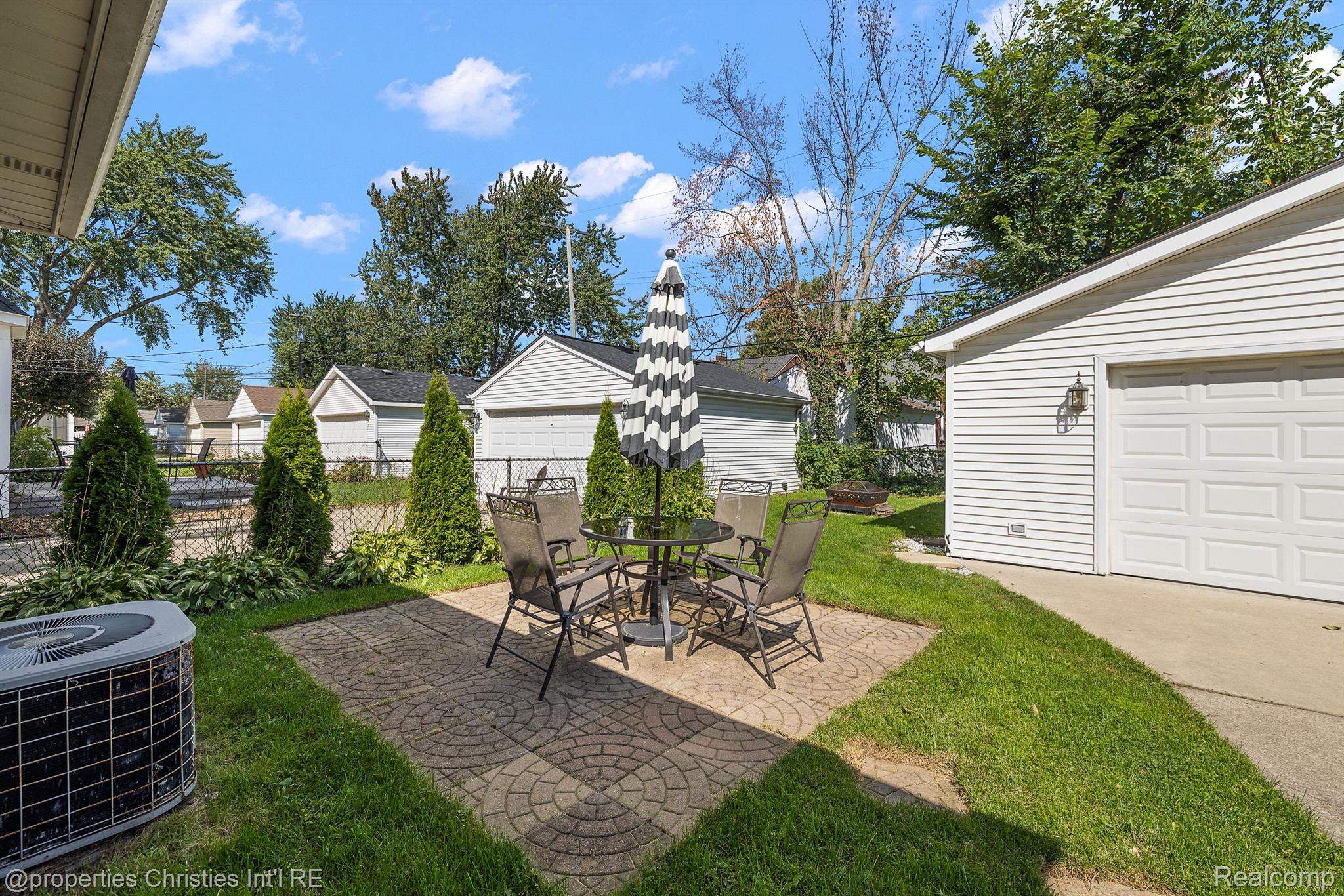 2000 LOCHMOOR Boulevard