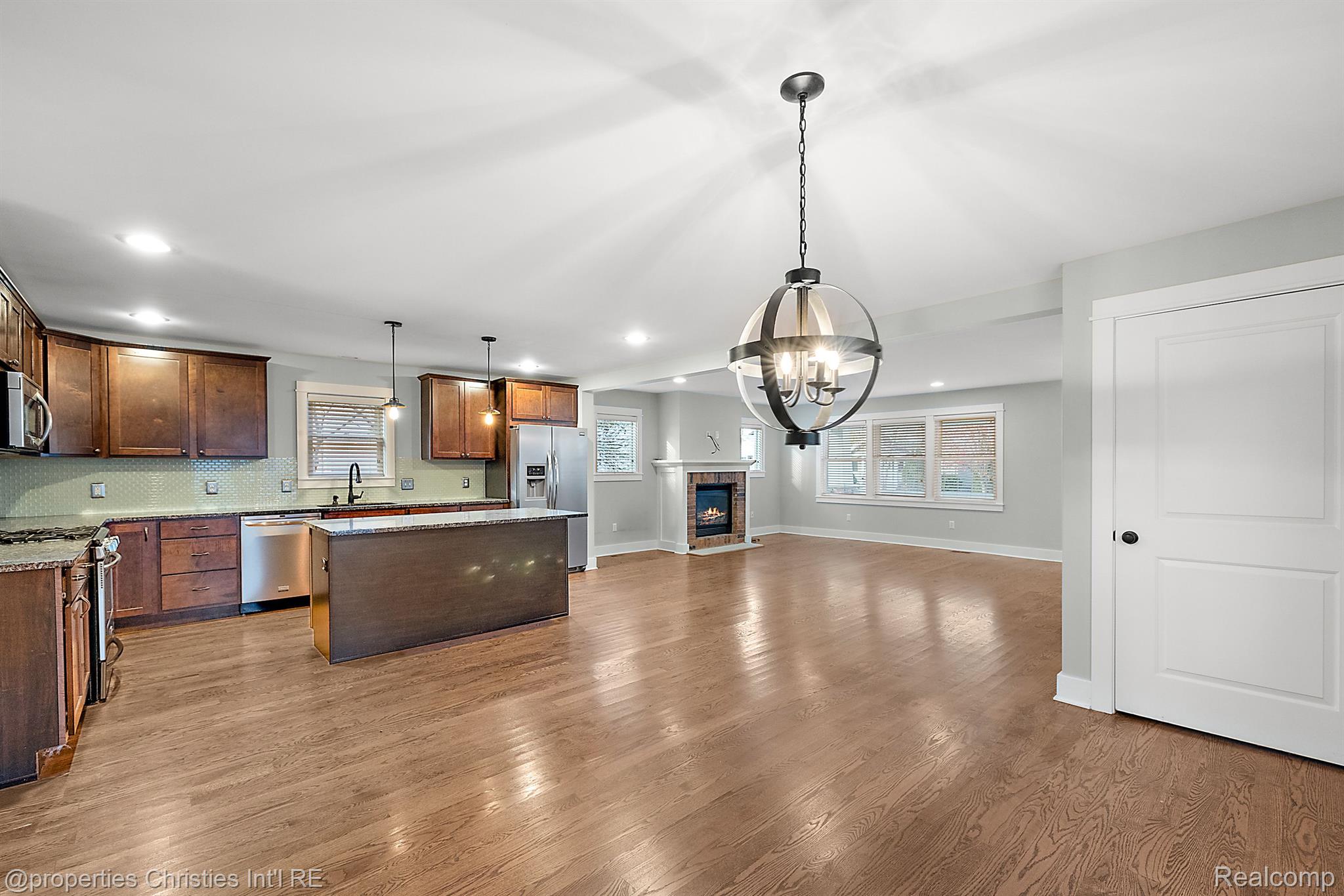 620 E 5TH Street