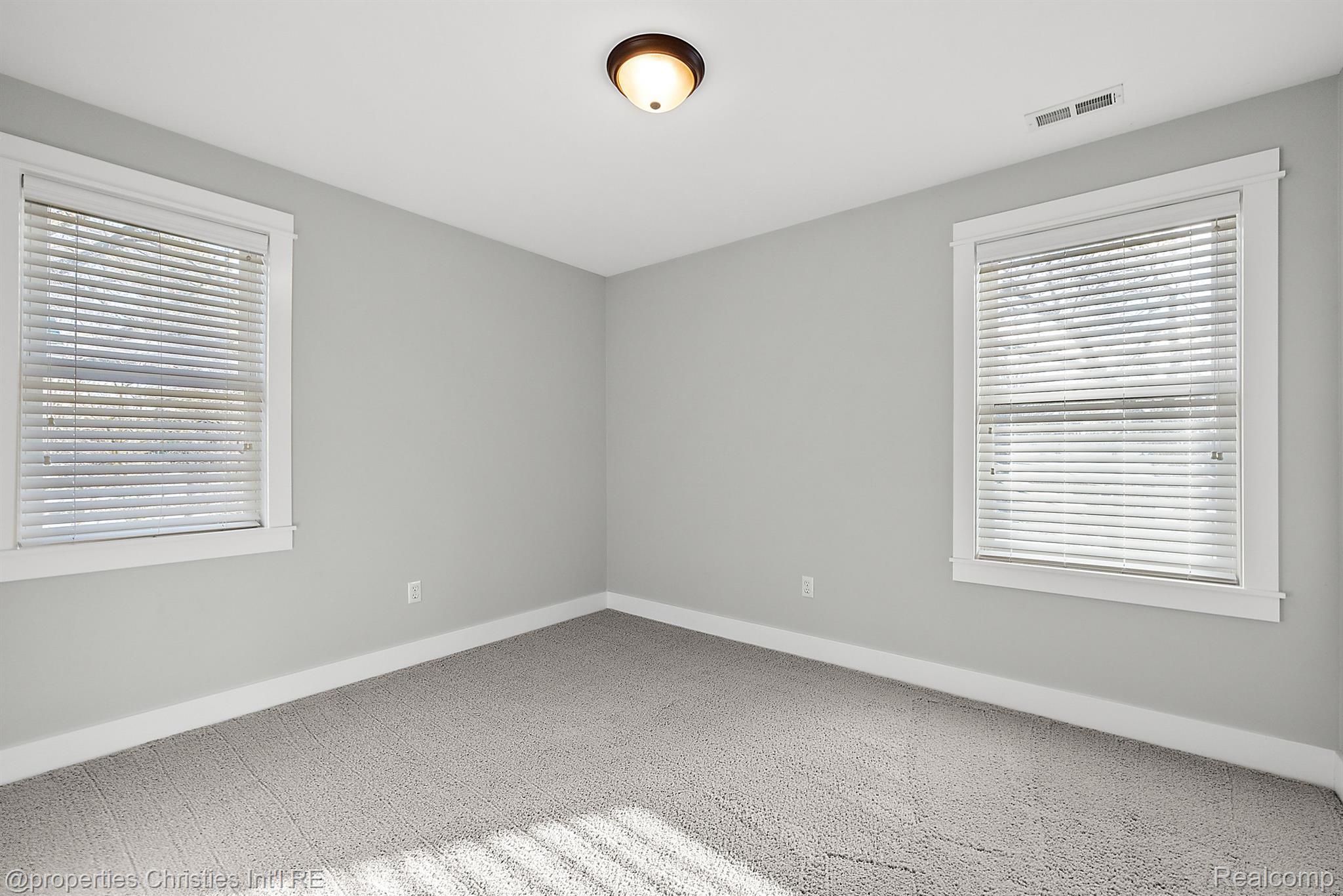 620 E 5TH Street