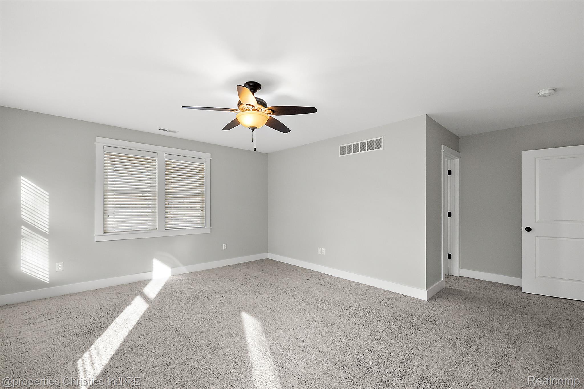 620 E 5TH Street