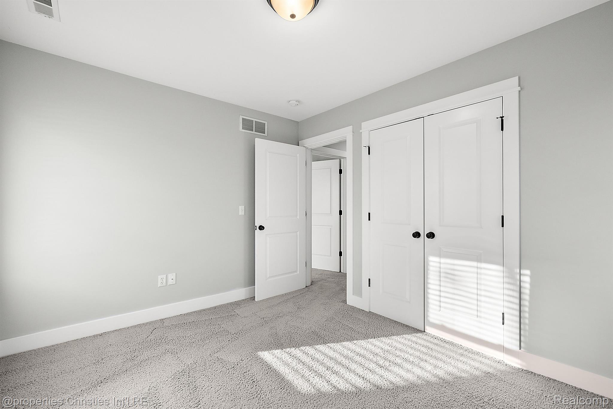 620 E 5TH Street