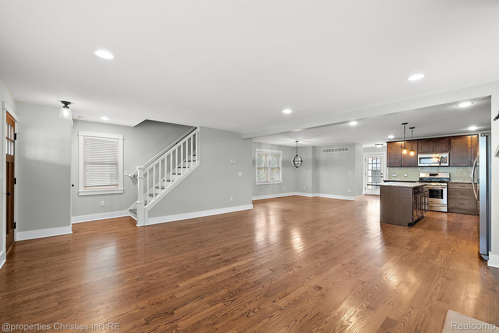 620 E 5TH Street