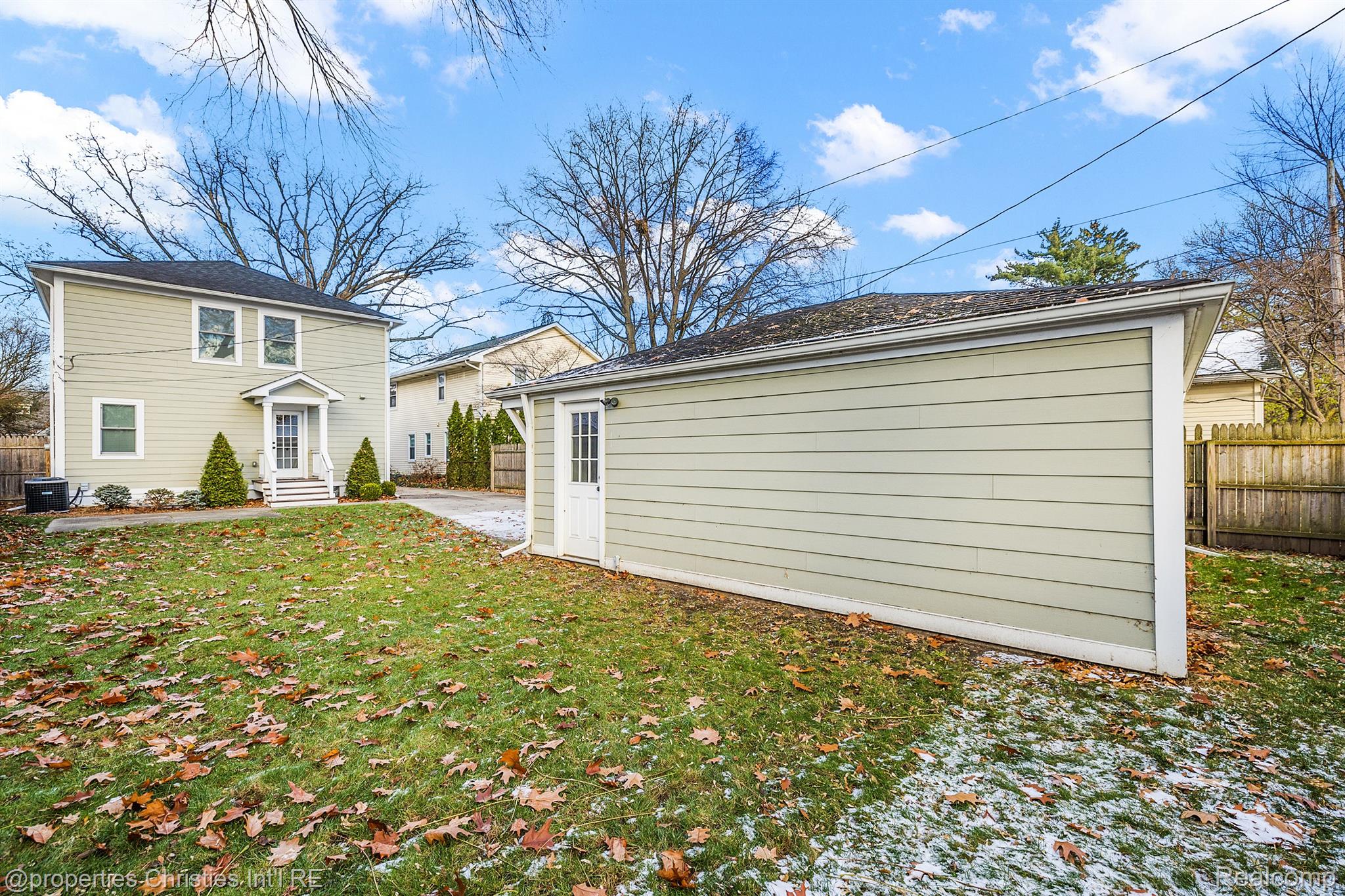 620 E 5TH Street