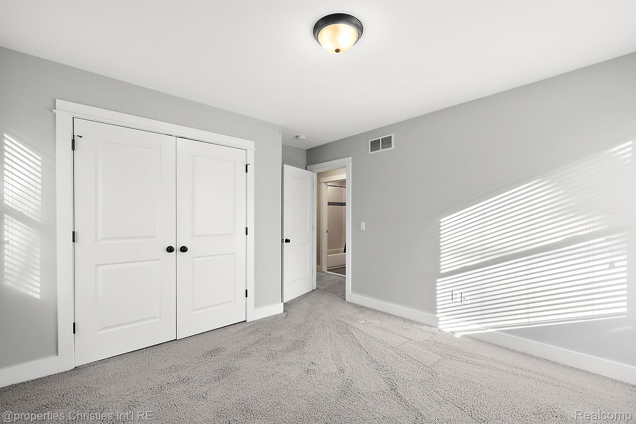 620 E 5TH Street