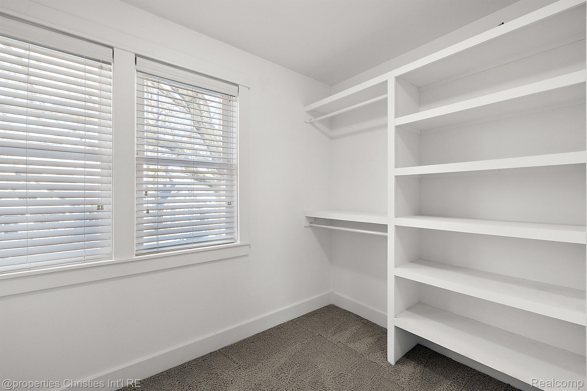 620 E 5TH Street
