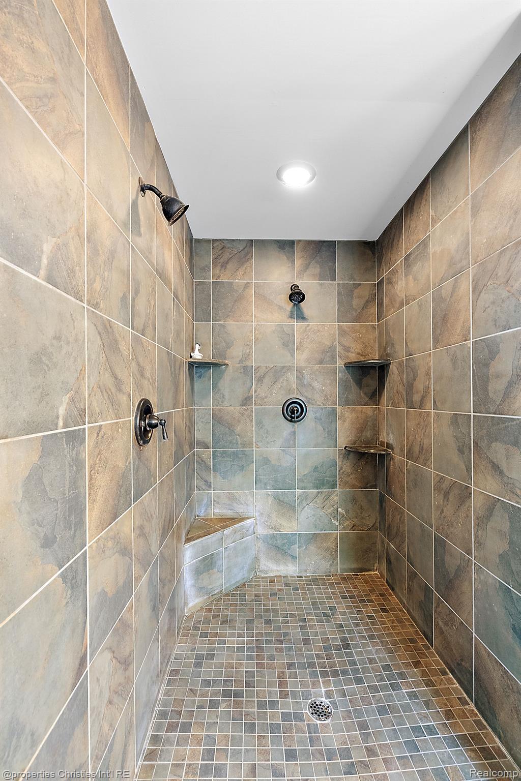620 E 5TH Street