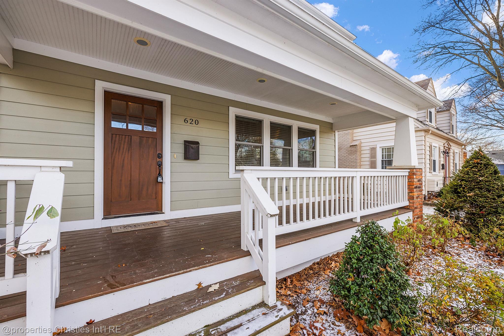 620 E 5TH Street