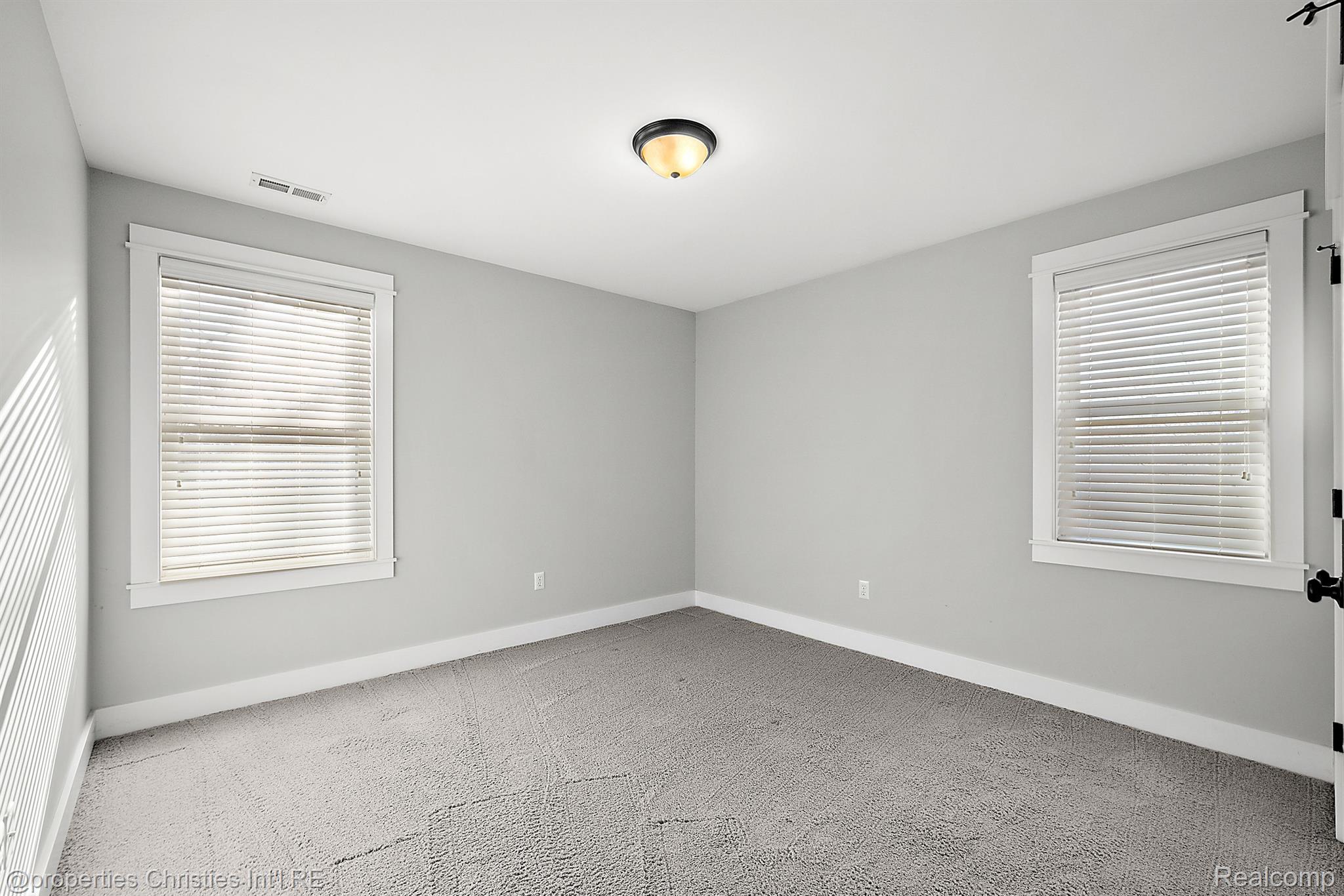 620 E 5TH Street