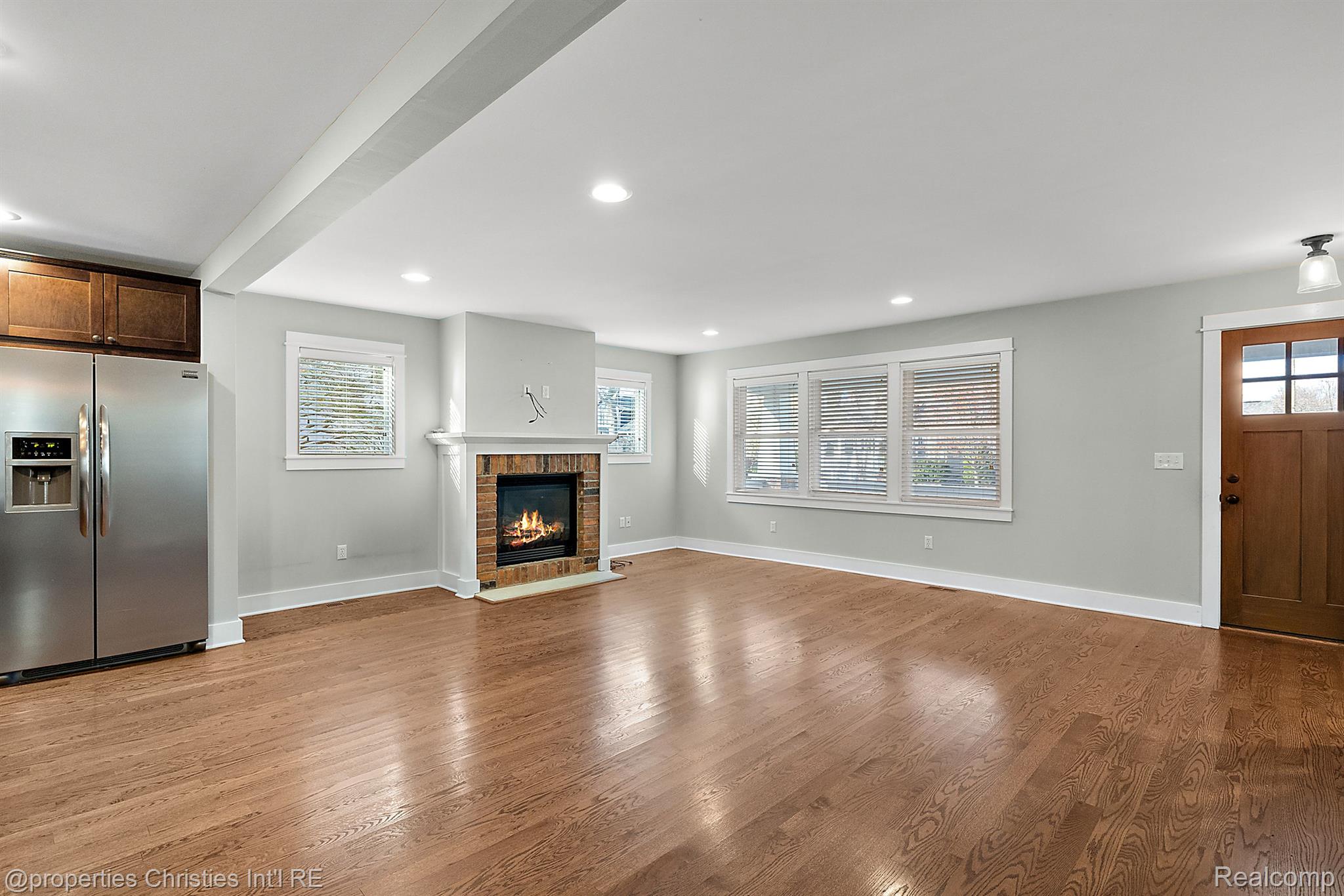 620 E 5TH Street