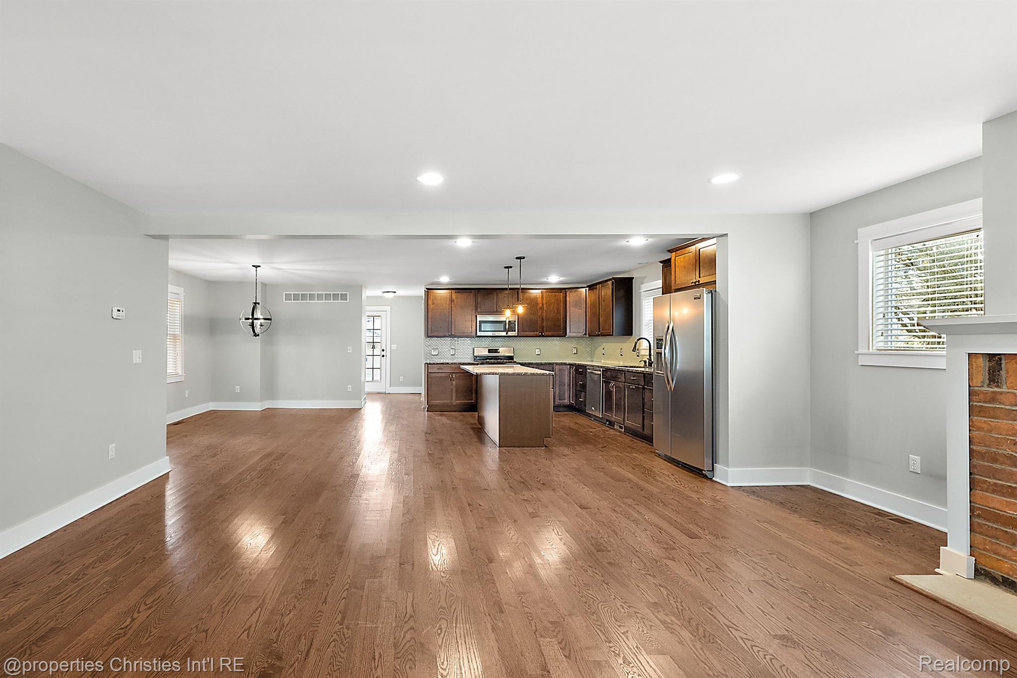 620 E 5TH Street