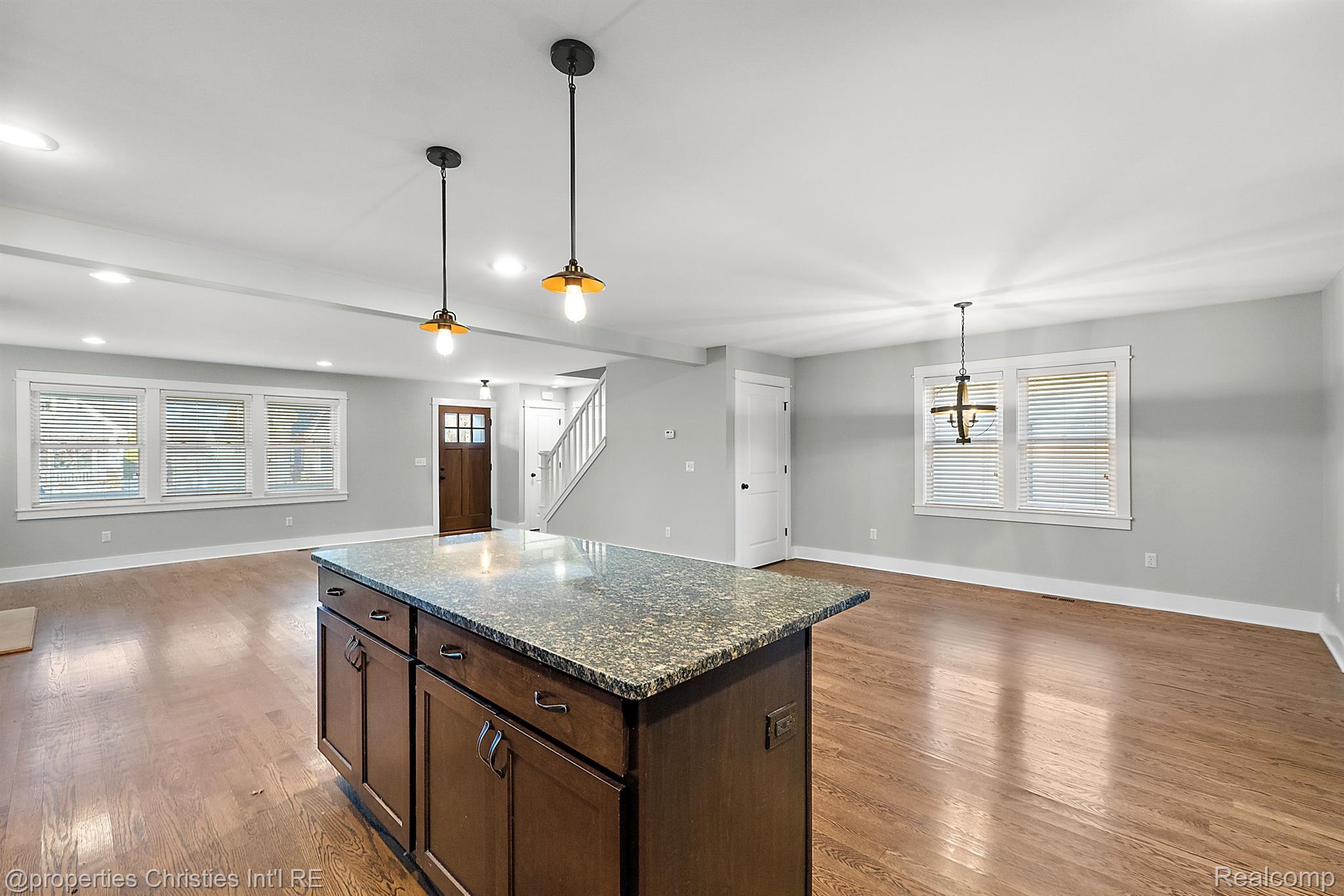 620 E 5TH Street