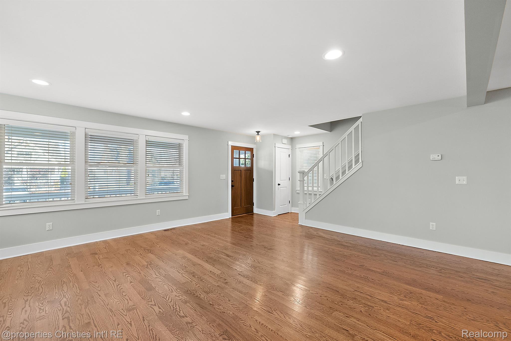 620 E 5TH Street