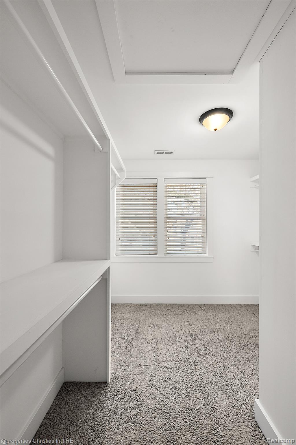 620 E 5TH Street