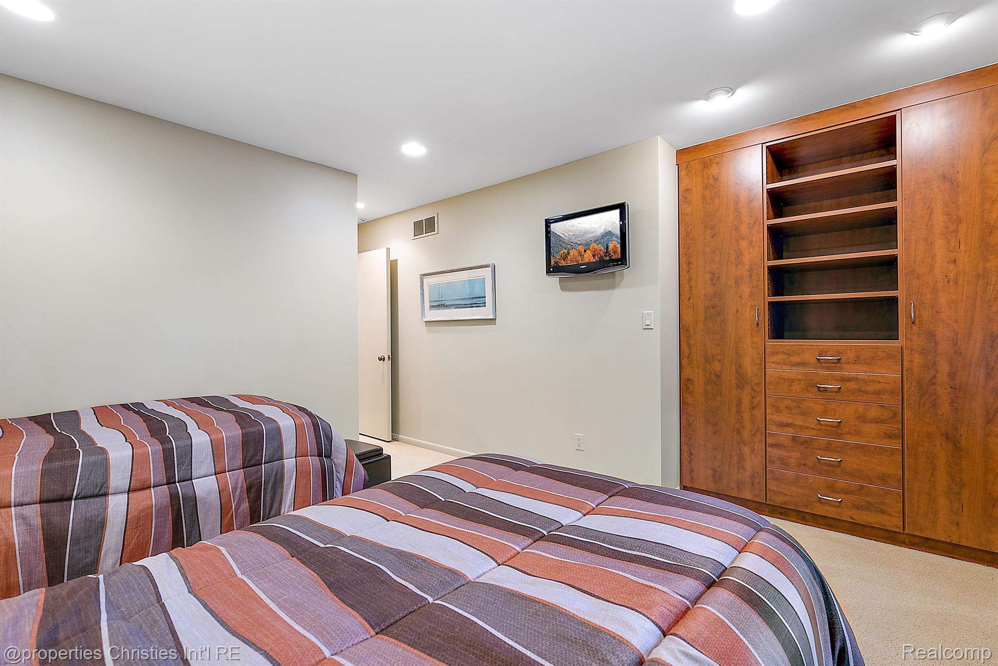 722 PARKMAN Drive
