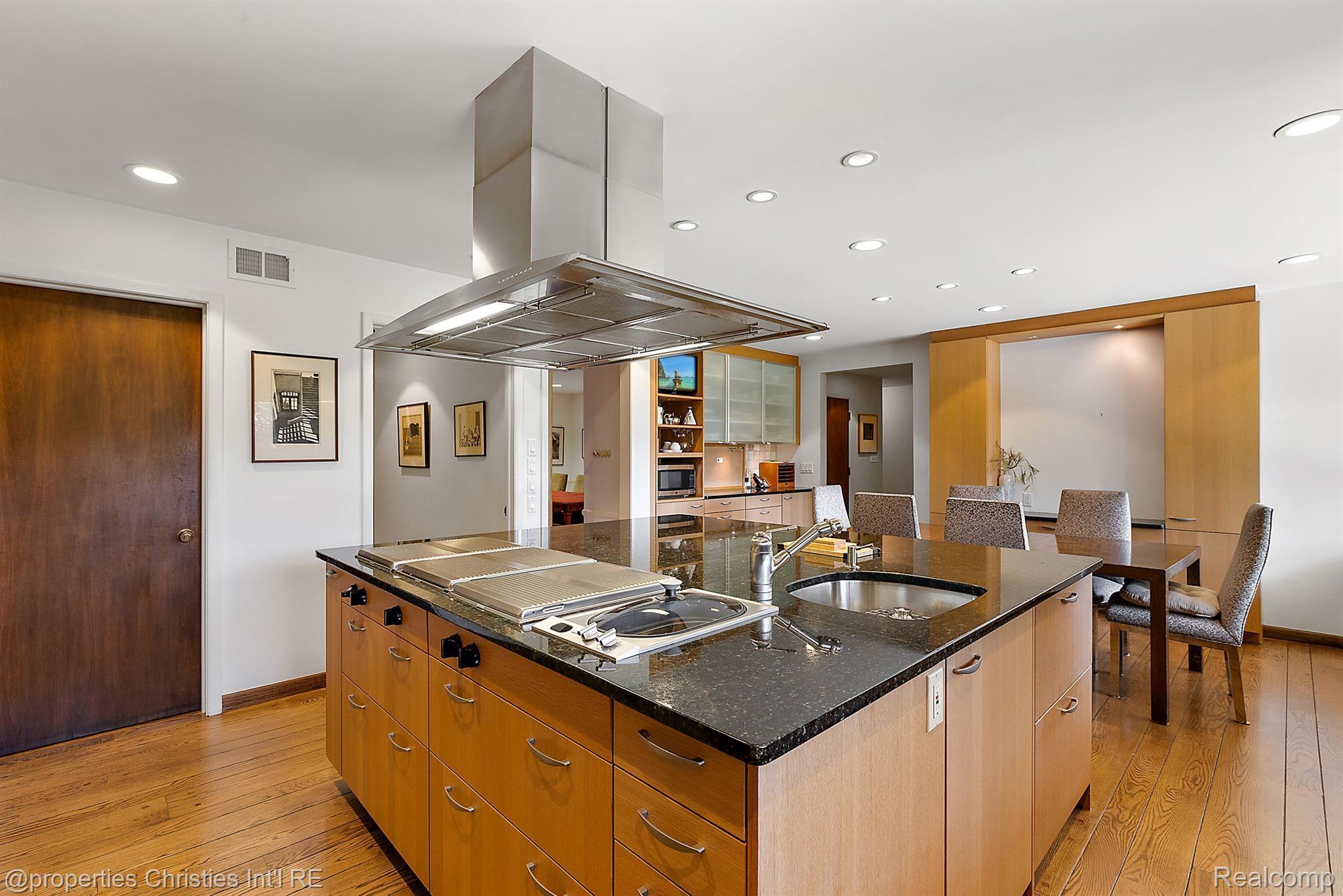 722 PARKMAN Drive