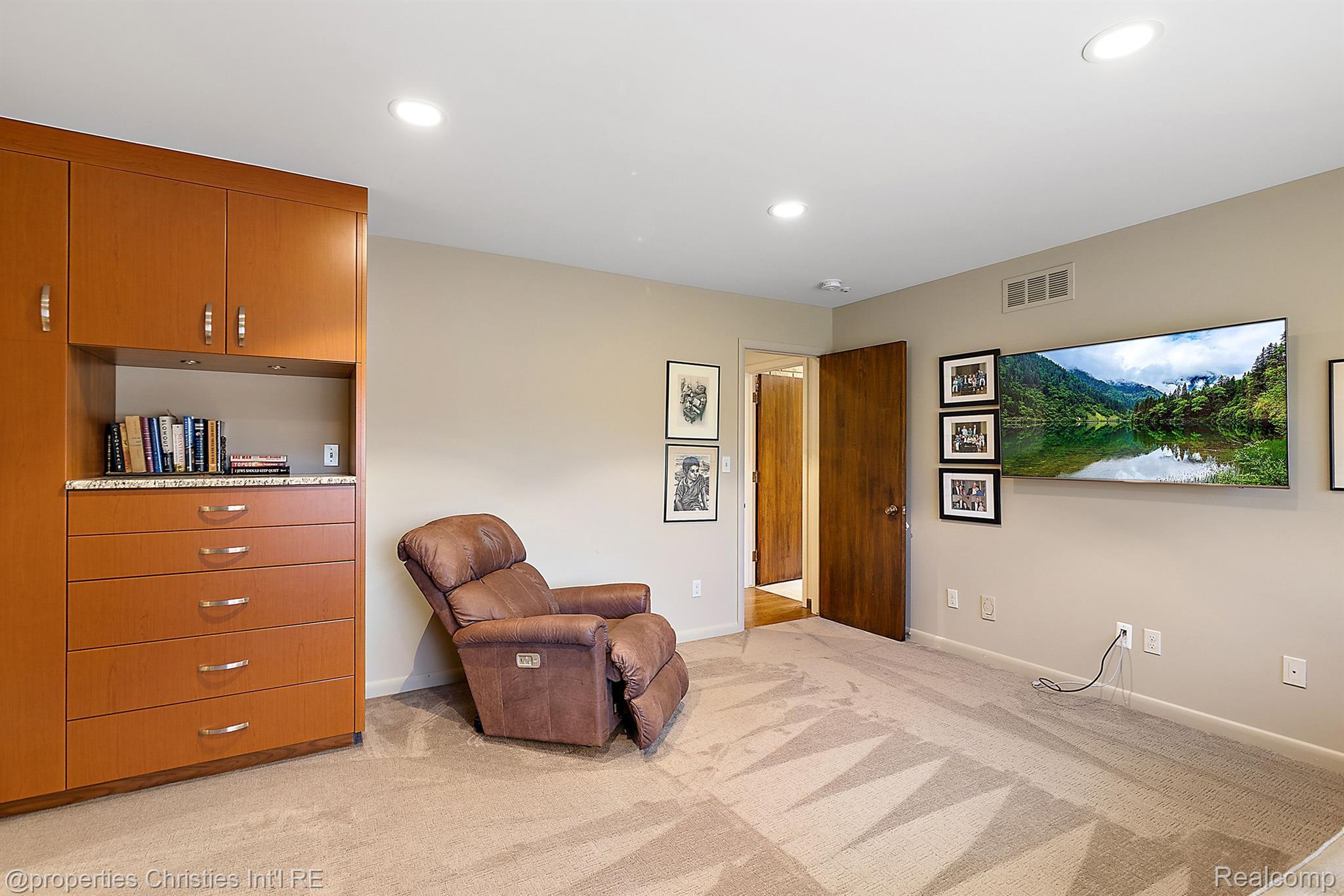 722 PARKMAN Drive