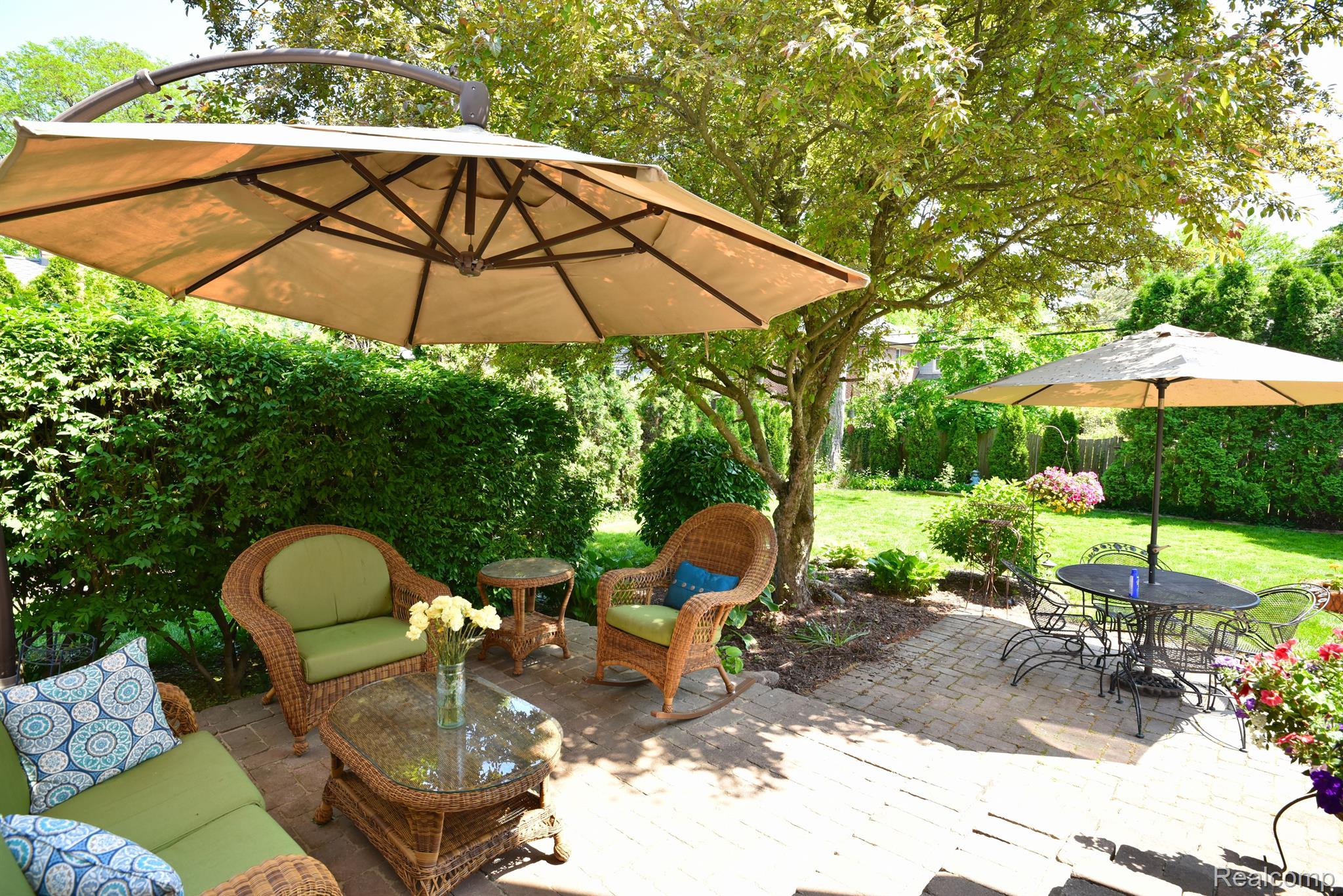 1582 BUCKINGHAM Avenue