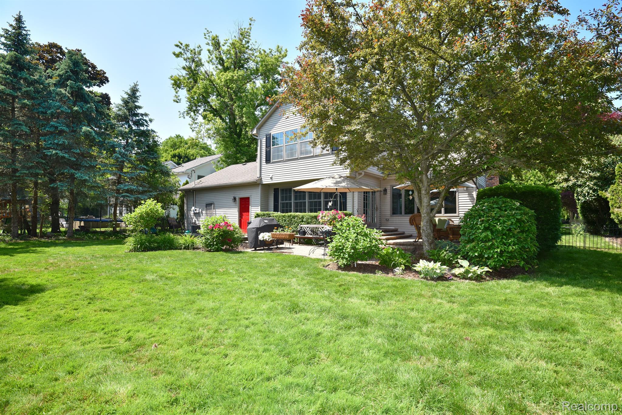 1582 BUCKINGHAM Avenue