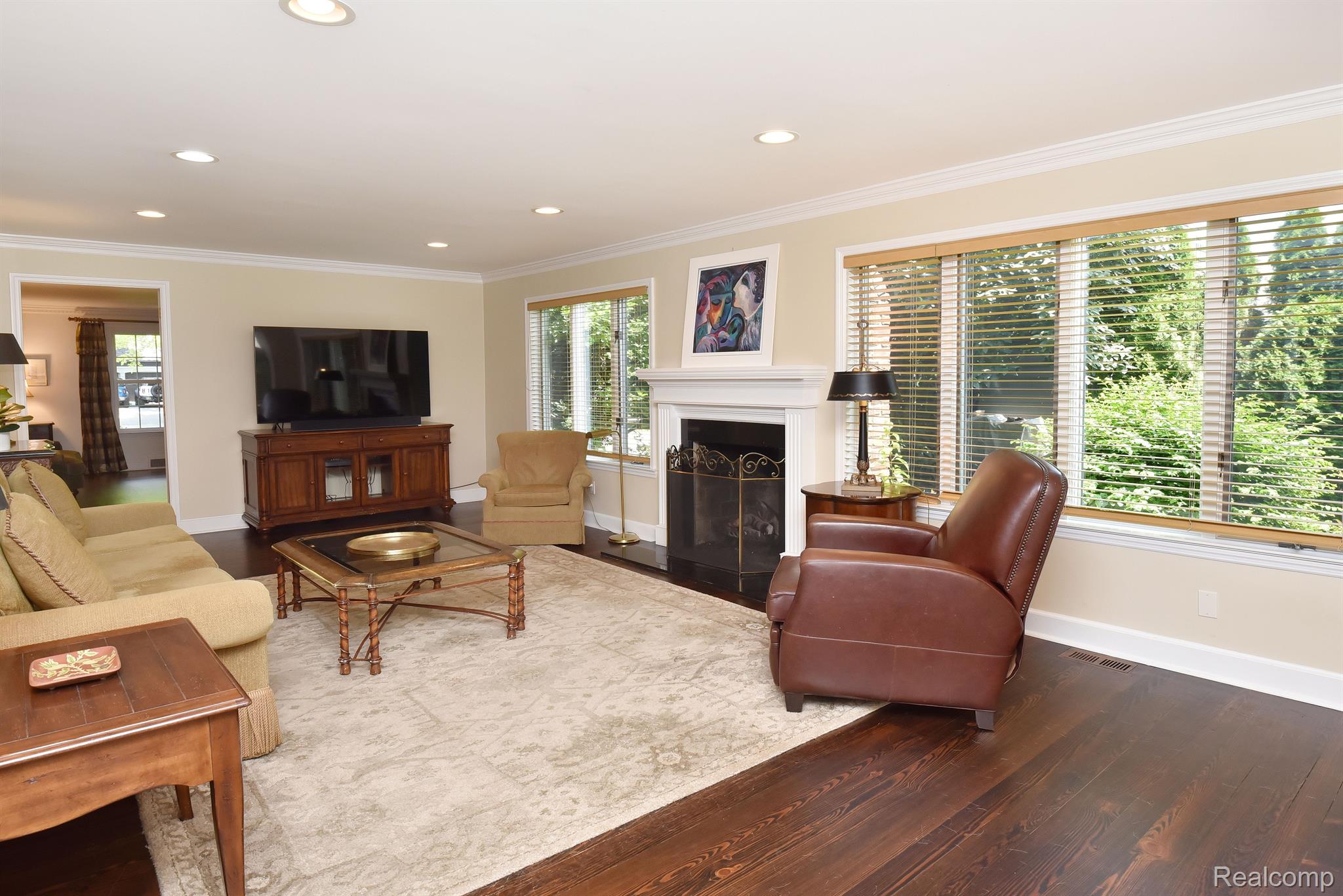 1582 BUCKINGHAM Avenue