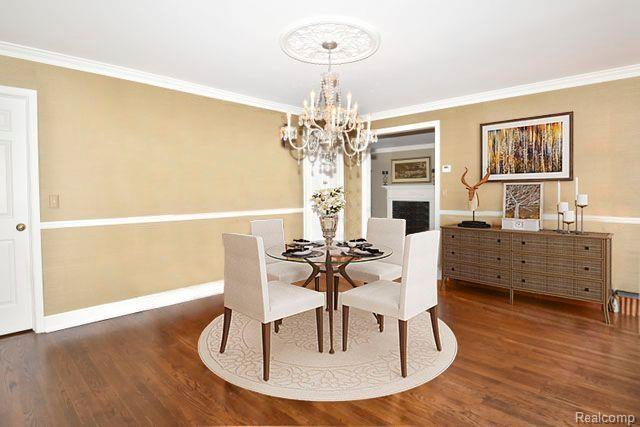 1582 BUCKINGHAM Avenue