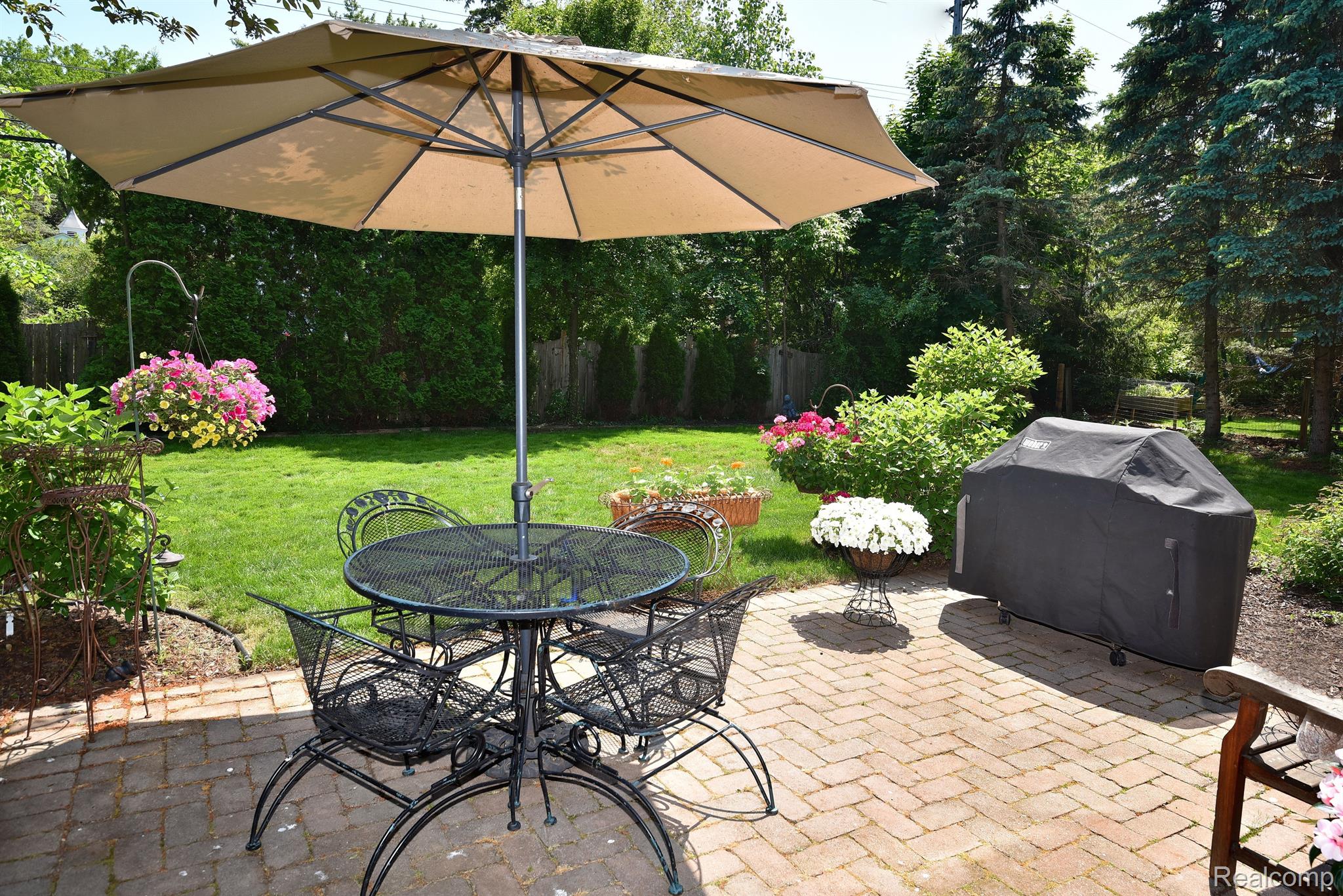 1582 BUCKINGHAM Avenue