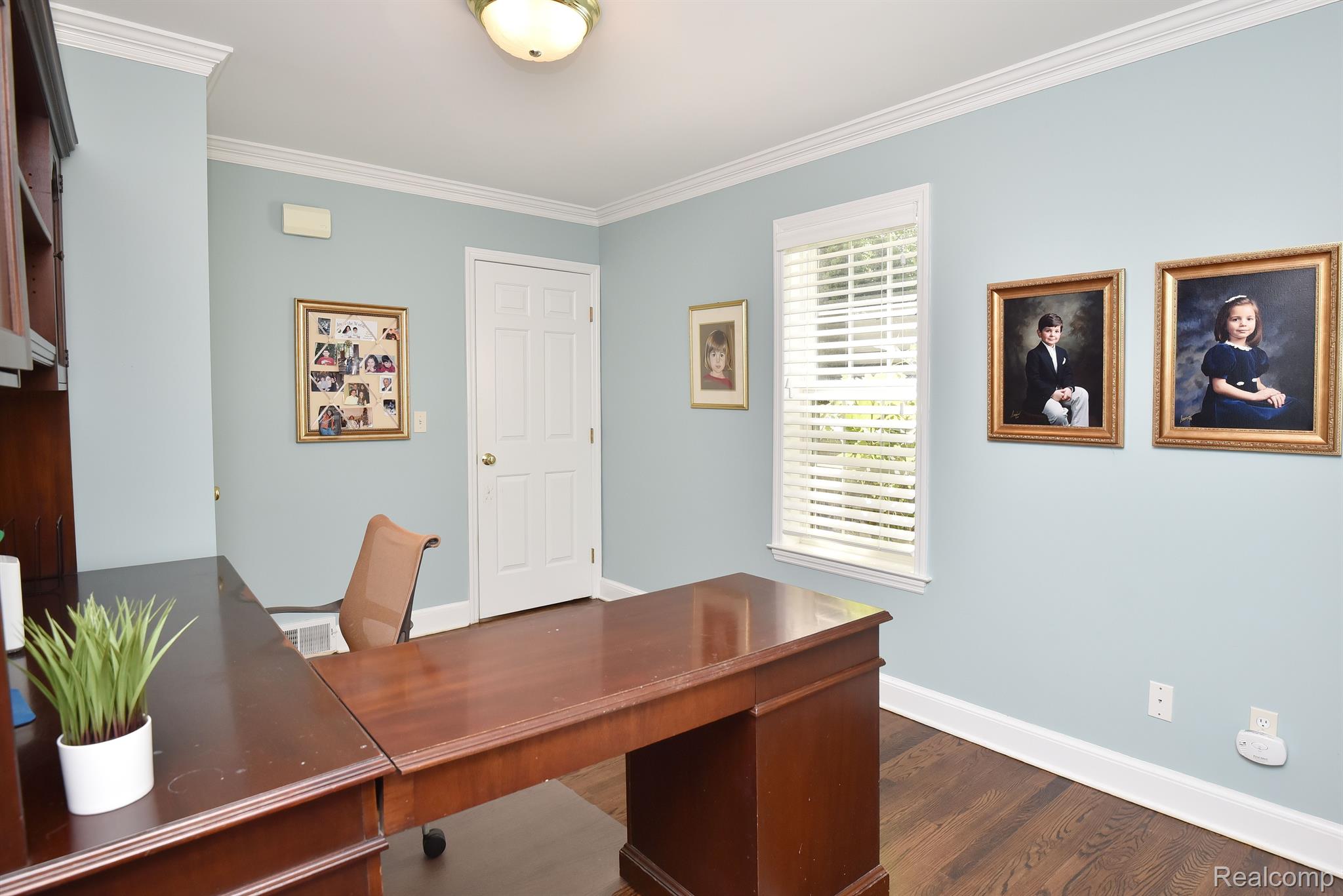 1582 BUCKINGHAM Avenue