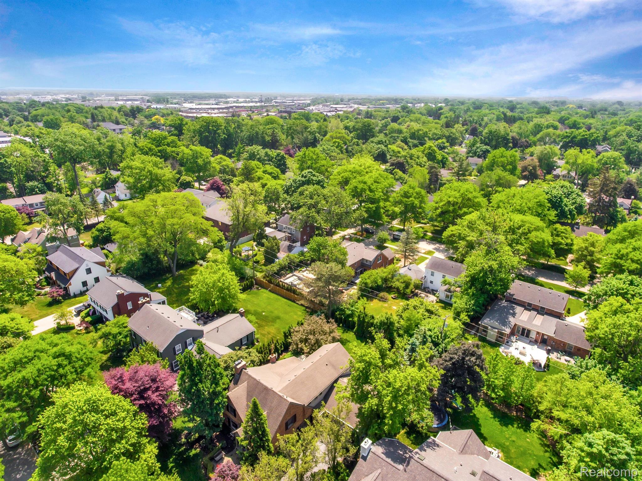 1582 BUCKINGHAM Avenue