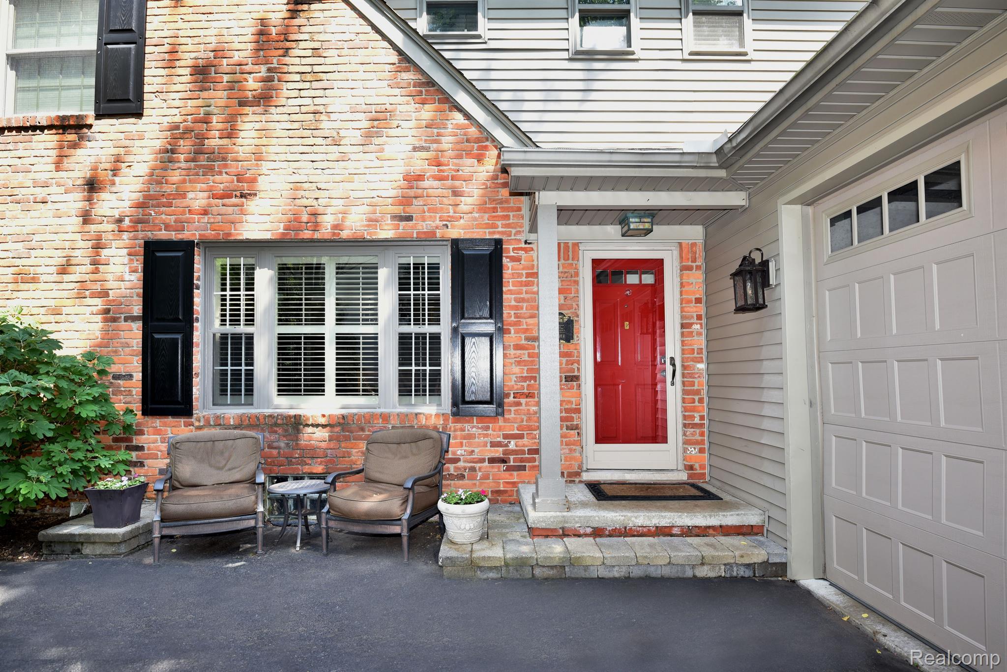 1582 BUCKINGHAM Avenue