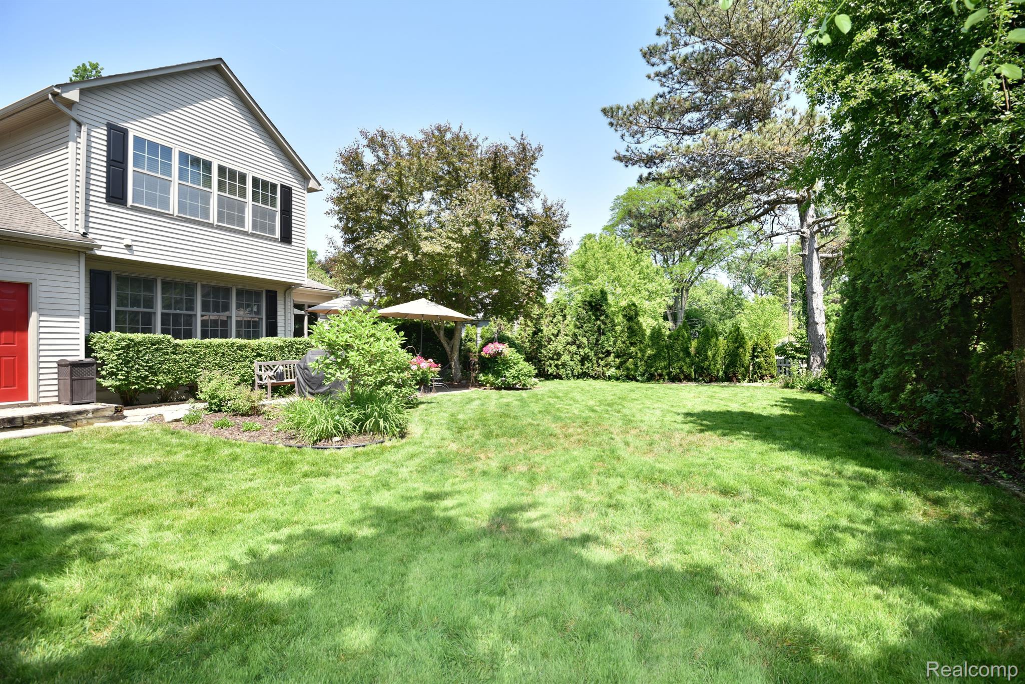 1582 BUCKINGHAM Avenue