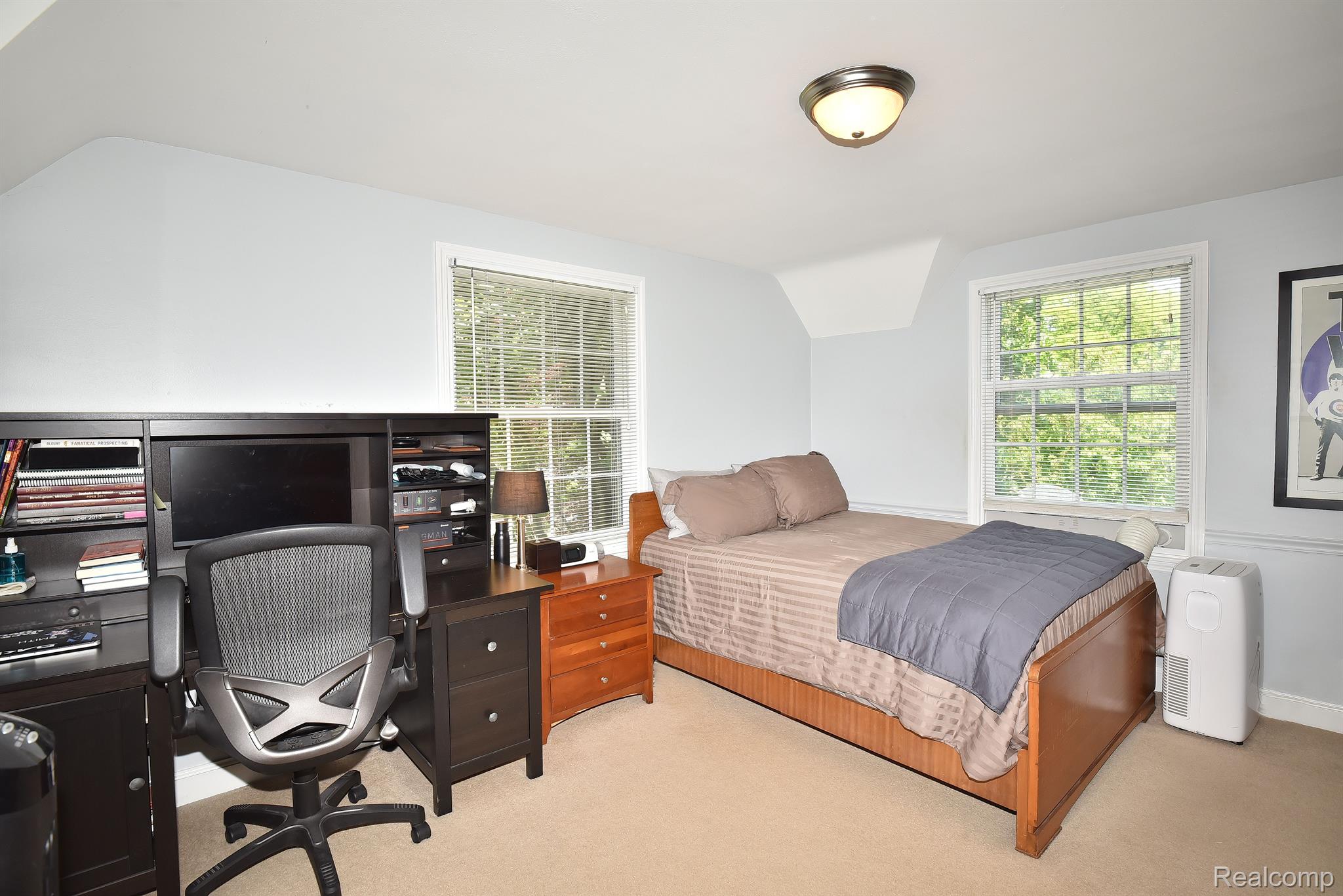 1582 BUCKINGHAM Avenue