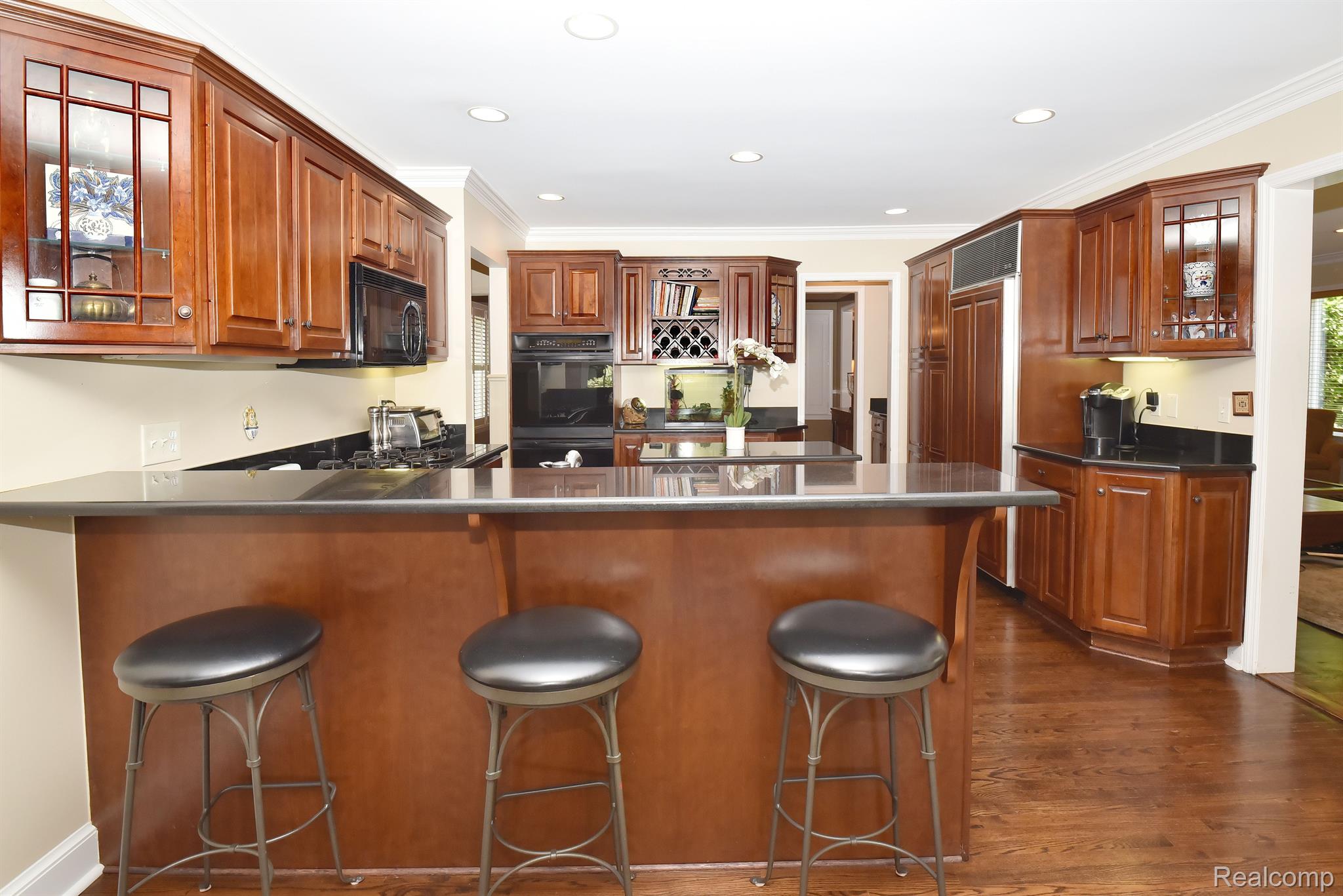 1582 BUCKINGHAM Avenue