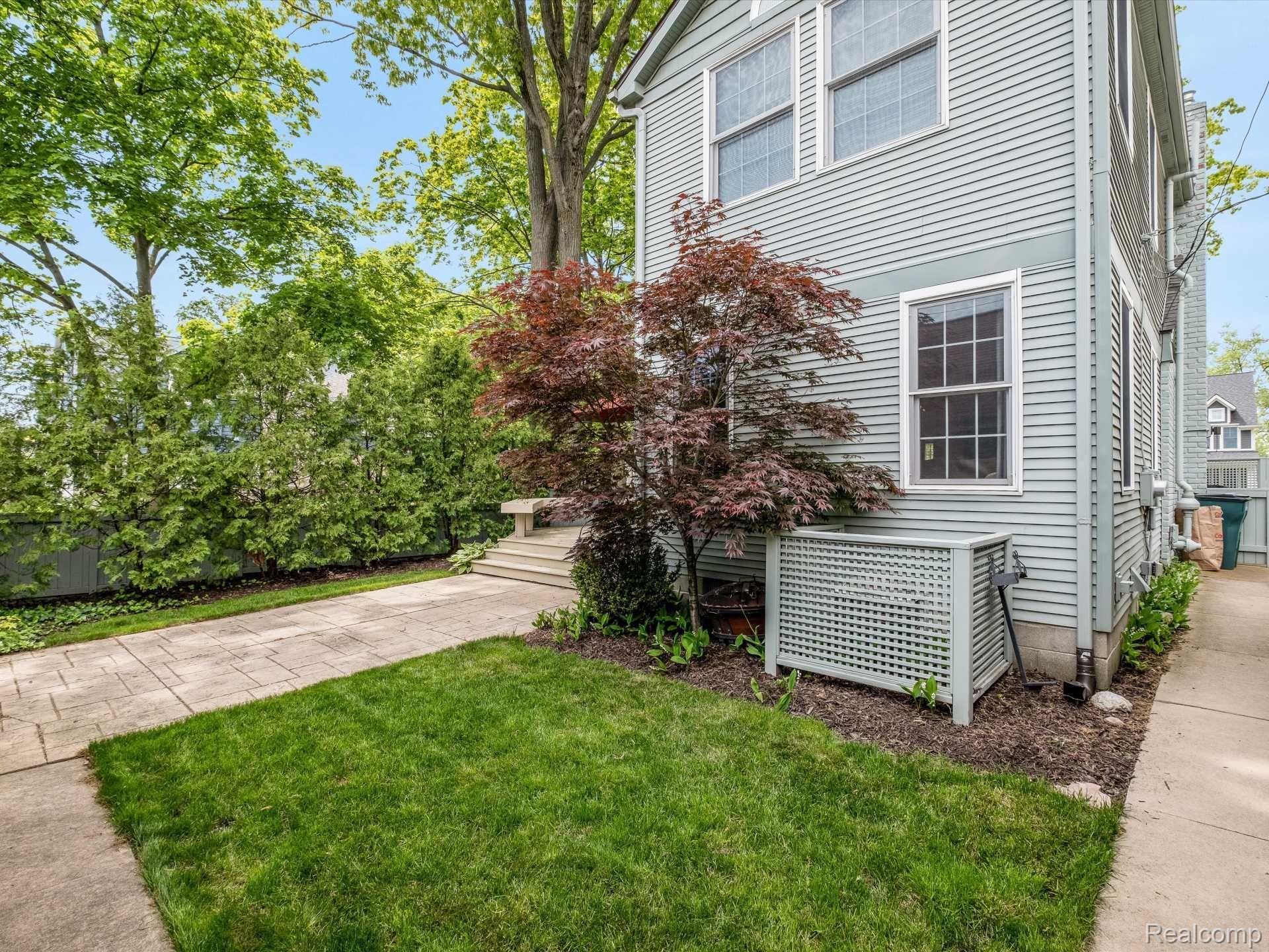 1695 WASHINGTON Boulevard