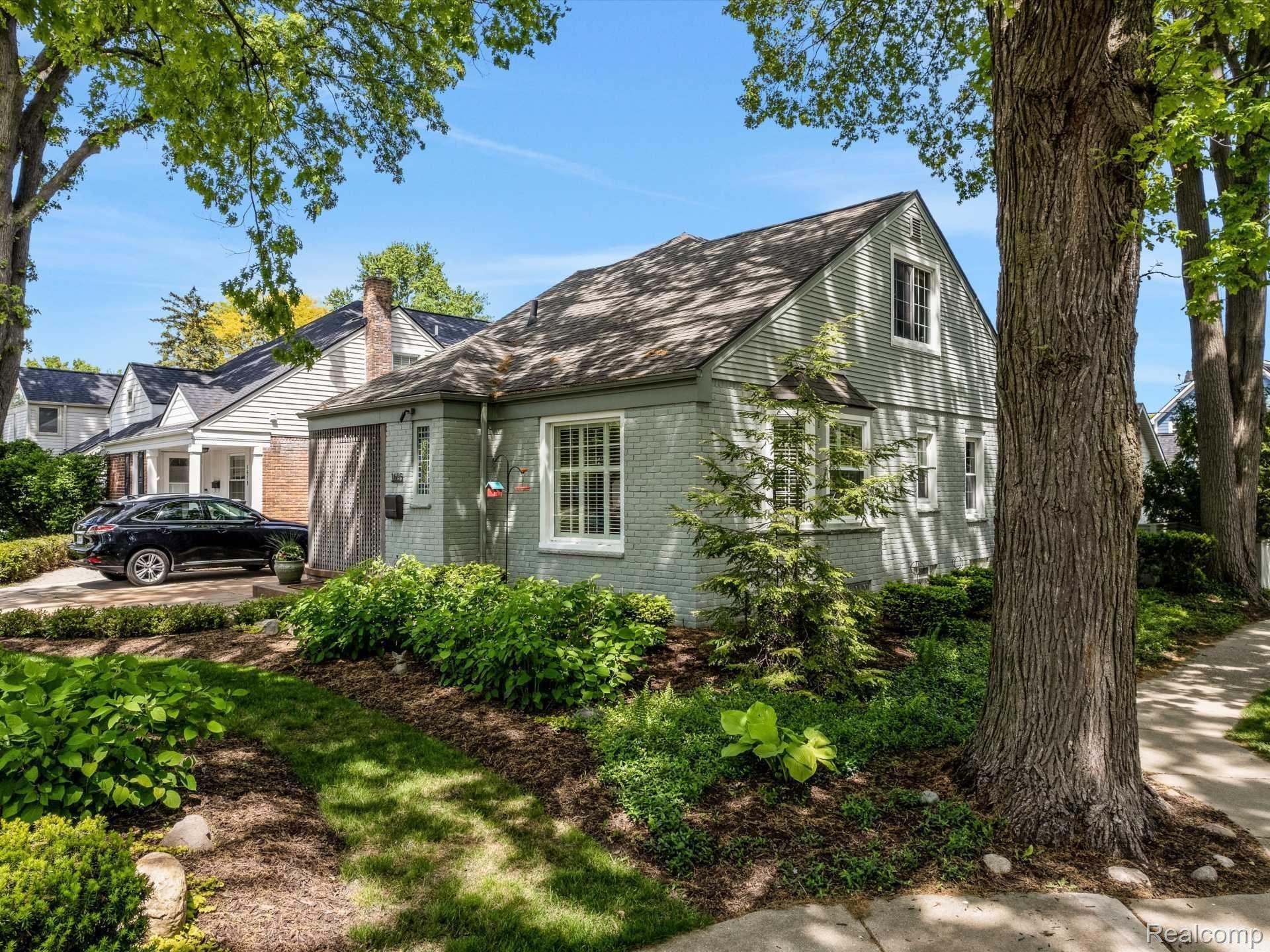 1695 WASHINGTON Boulevard